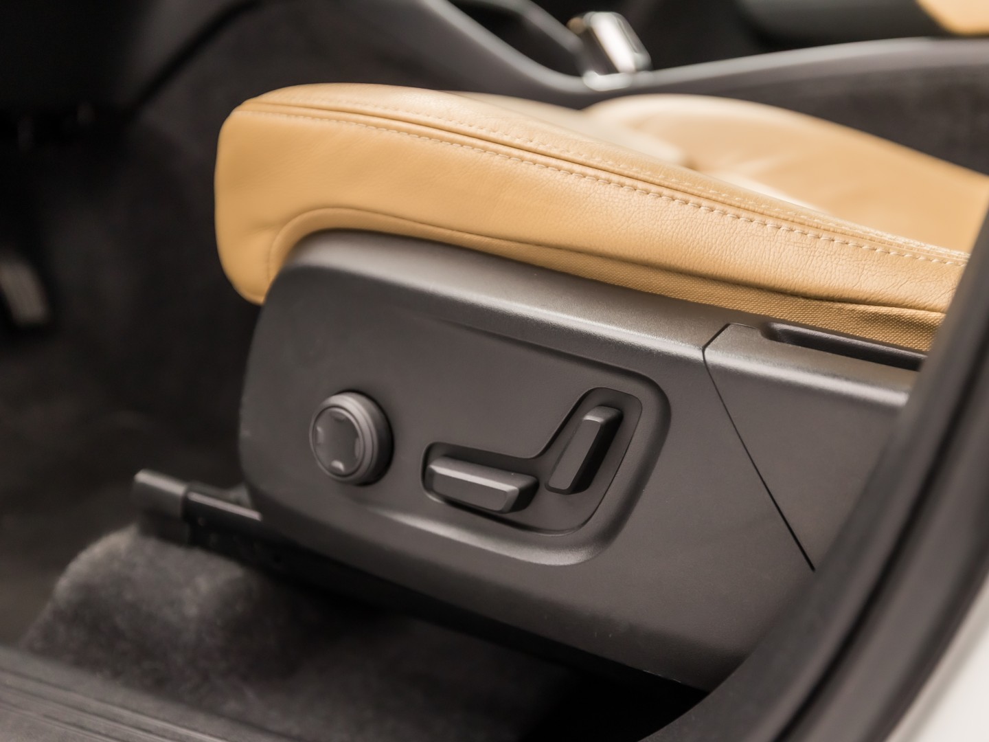 Volvo XC40 1.5 T5 Recharge Inscription Sport 262Pk Automaat (PANORAMADAK, APPLE CARPLAY, MEMORY SEAT, ZWART HEMEL, CAMERA, LEDER, SPORTSTOELEN, ELEK ACHTERKLEP, NIEUWSTAAT)