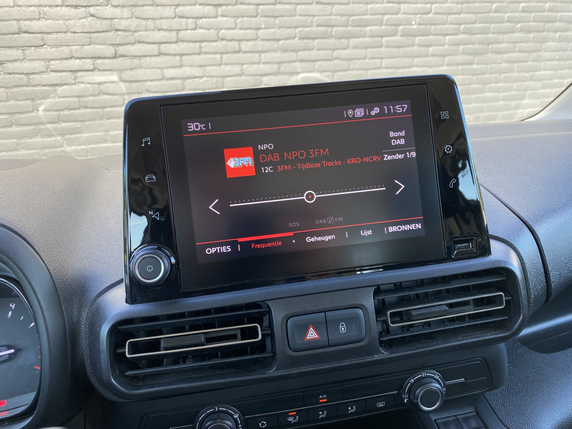 Citroën Berlingo 1.2 PureTech Feel | dealer onderh. | navigatie | cruise control | airco | parkeersensoren | all season banden
