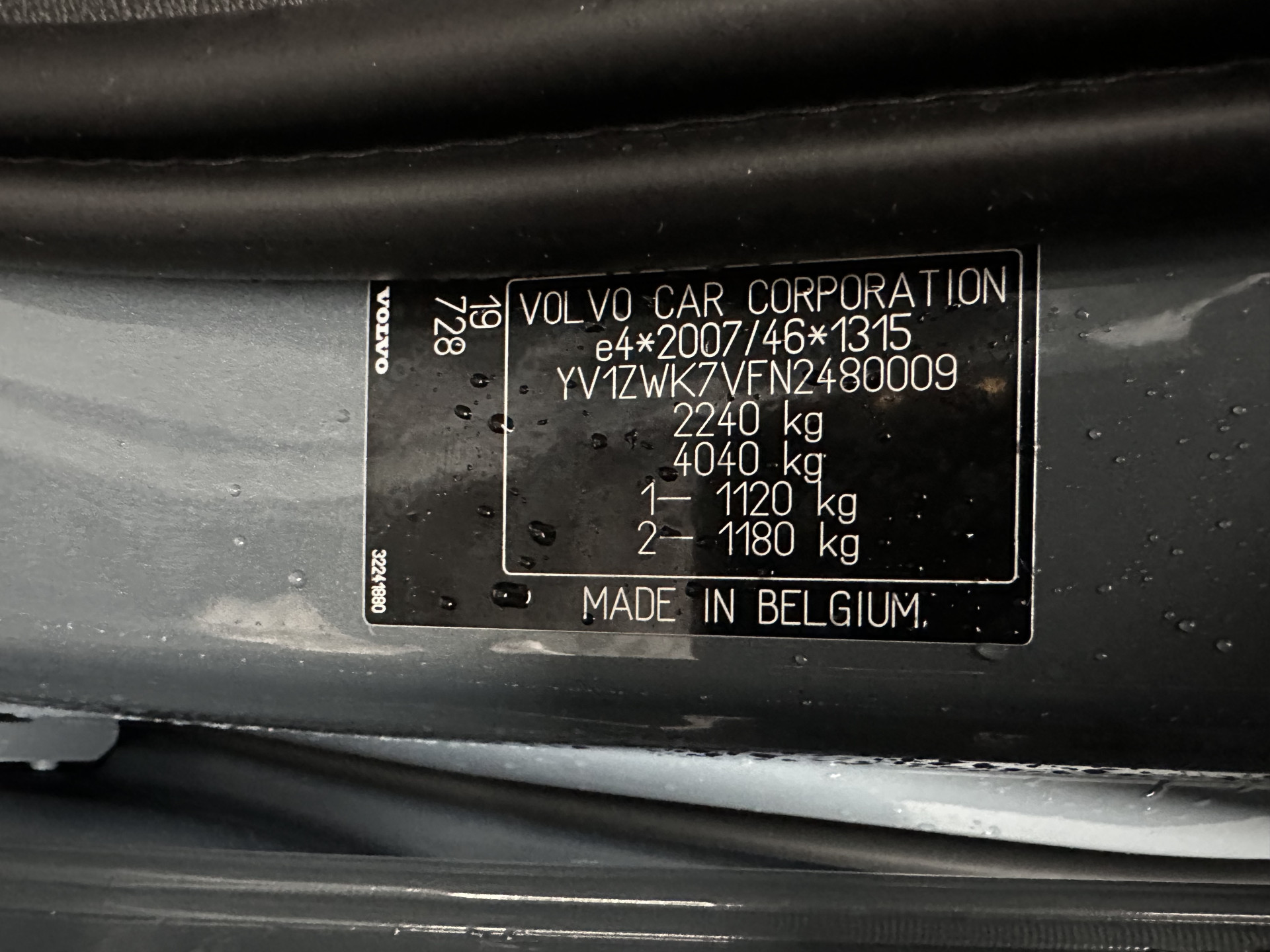 Volvo V60 2.0 B3 R-Design (INCL-BTW) *LEATHER-FABRIC | DIGI-COCKPIT | FULL-LED | MEMORY-PACK | HEATED-SPORTSEATS | LANE-ASSIST | NAVI-FULLMAP | CAMERA | DAB+ | PRIVACY-GLASS | ECC | PDC | TOWBAR | 19''ALU*