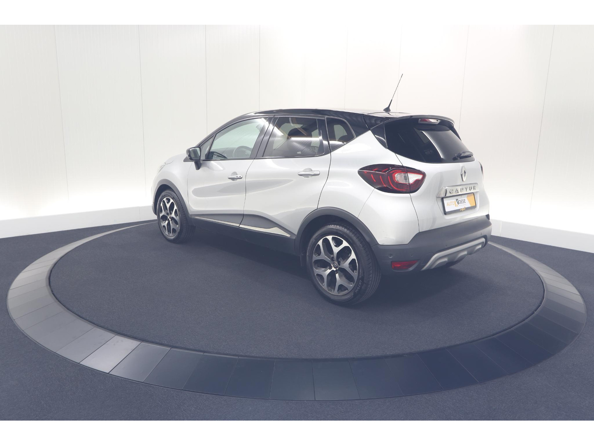 Renault Captur TCe 90 Intens | Camera | Dodehoekdetectie | Navigatie | Parkeersensoren