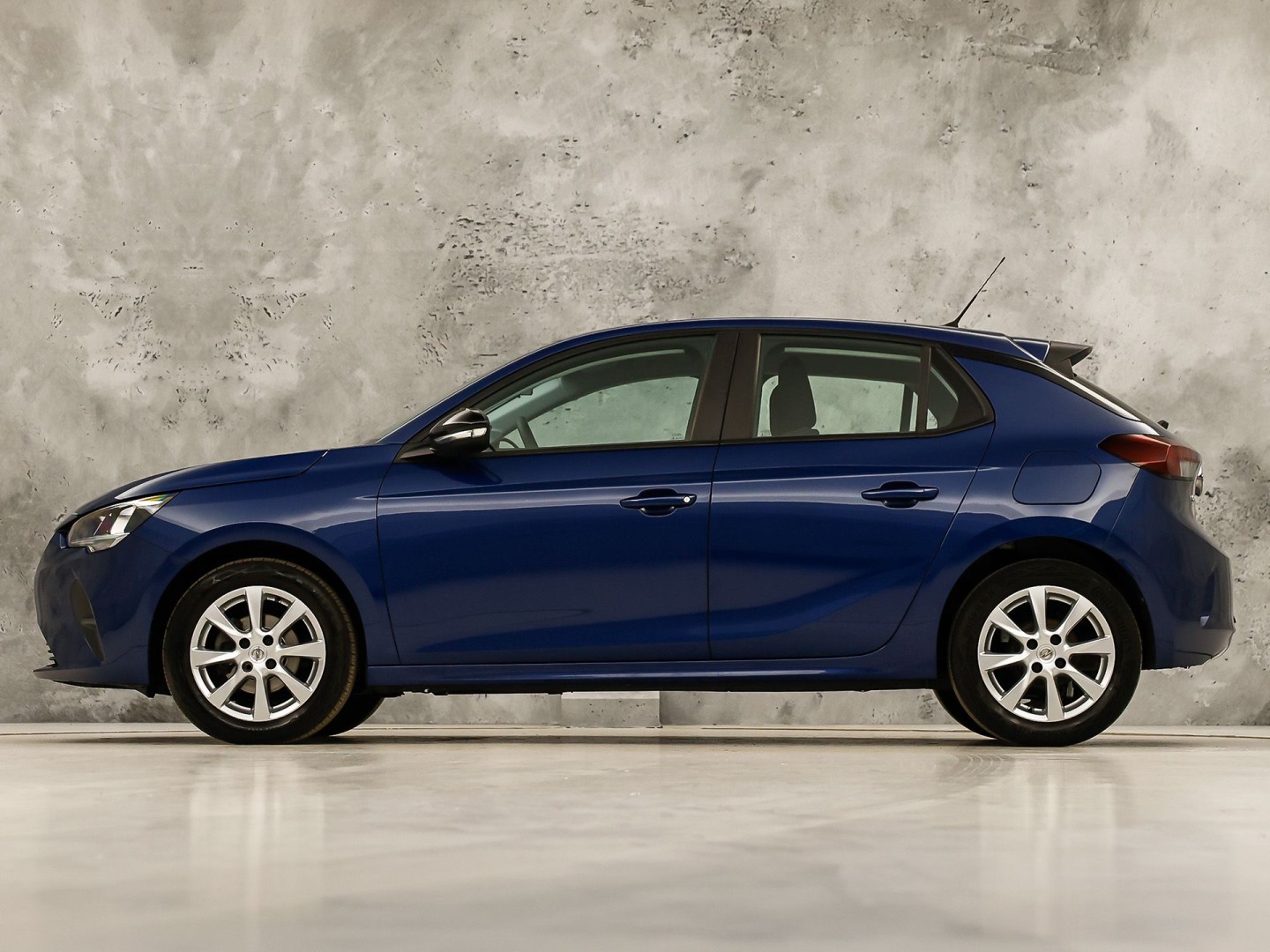 Opel Corsa 1.2 Sport (APPLE CARPLAY, GROOT NAVI, CRUISE, LM VELGEN, SPORTSTOELEN, LANE ASSIST, NIEUWSTAAT)