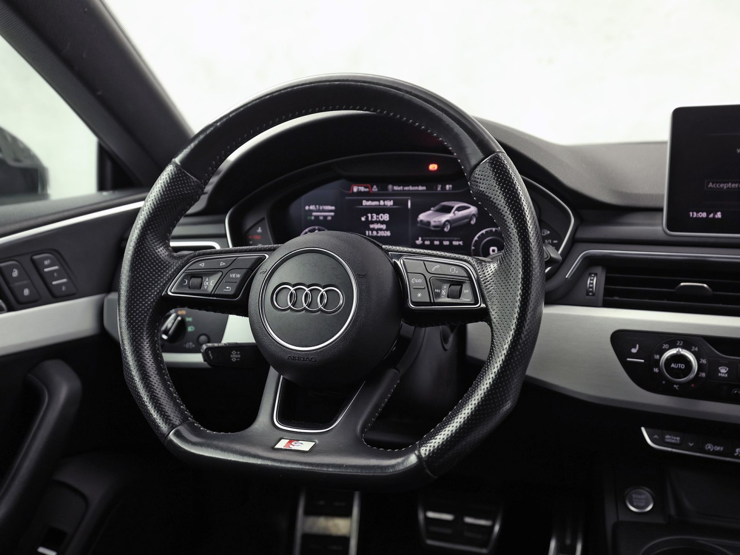 Audi A5 Sportback 2.0 TFSI S-Line Sport 190Pk Automaat (2X S-LINE, VIRTUAL COCKPIT, GROOT NAVI, PLAT SPORTSTUUR, LEDER, STOELVERWARMING, SPORTSTOELEN, GETINT GLAS, PARKEERSENSOREN, NIEUWSTAAT)