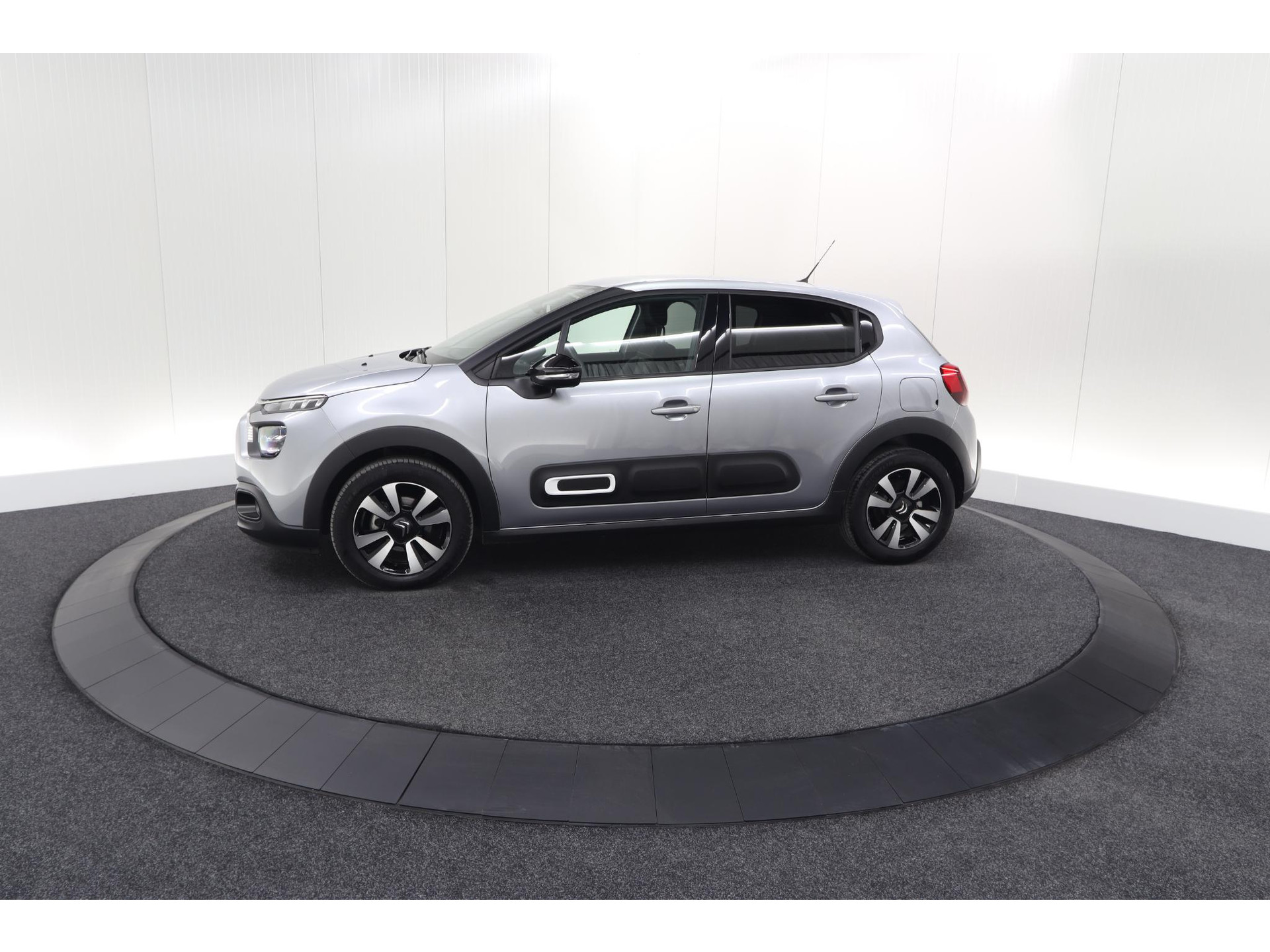 Citroen C3 PureTech 110 EAT6 Max | Apple Carplay | Parkeersensoren | Climate Control | 16 Inch Lichtmetalen Velgen