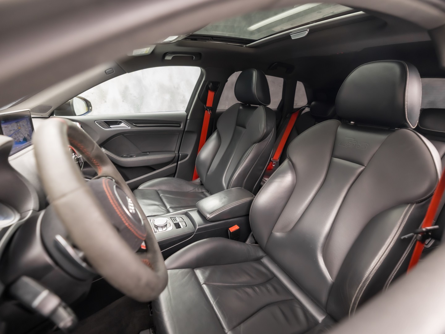 Audi S3 Sportback 2.0 TFSI S3 quattro S-Line 300Pk Automaat (PANORAMADAK, BLACK PACK, BANG&OLUFSEN, ELEK SPORTSTOELEN, RODE GORDELS, GETINT GLAS, PARKEERSENSOREN, NIEUWSTAAT)