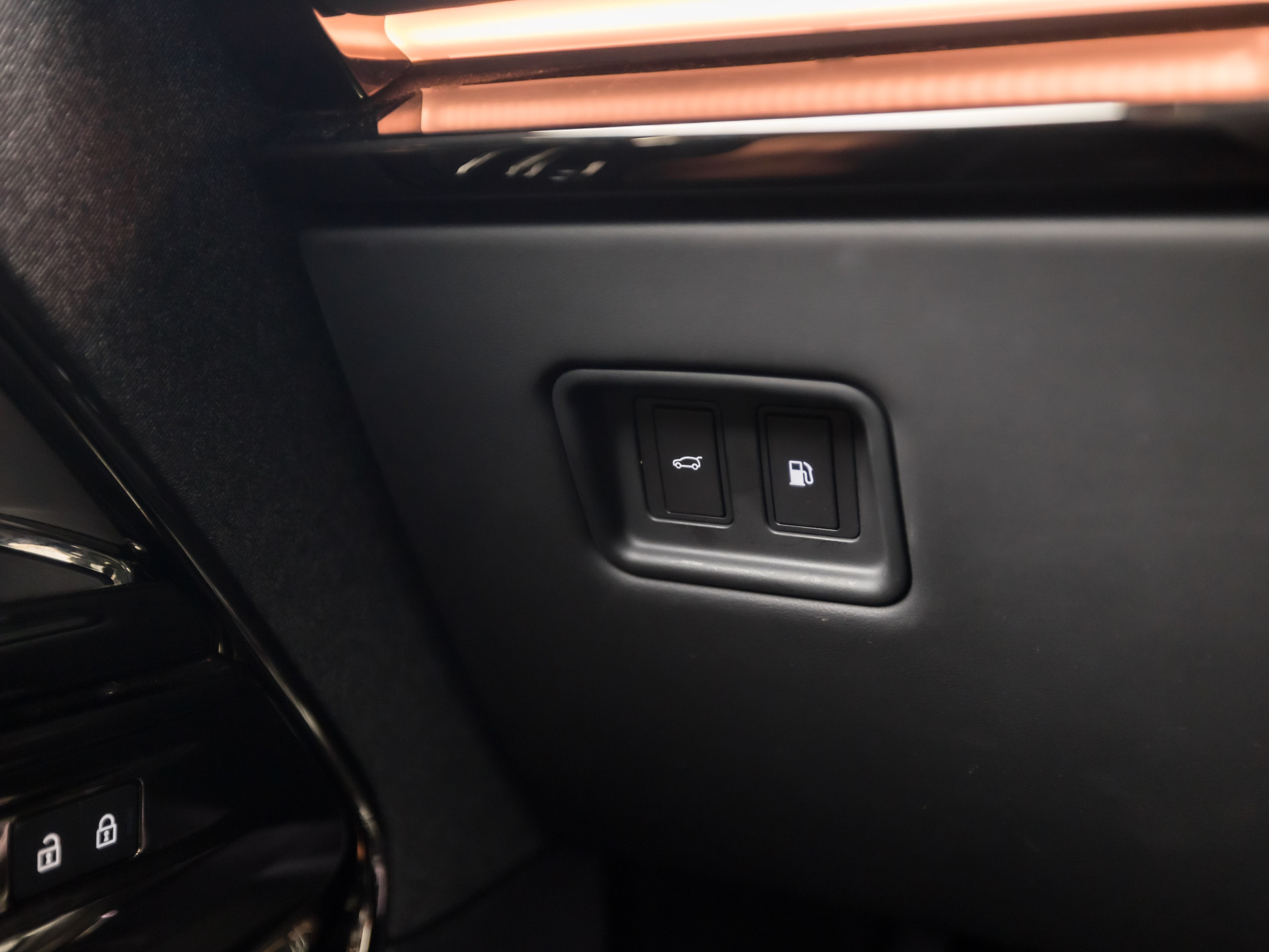 Land Rover Range Rover Sport 3.0 P460e Dynamic PHEV 441Pk Automaat (PANORAMADAK, LUCHTVERING, MERIDIAN AUDIO, STOELVERWARMING EN KOELING, 360 CAMERA, MEMORY SEATS, ADAPTIVE CRUISE, KEYLESS, NIEUWSTAAT)