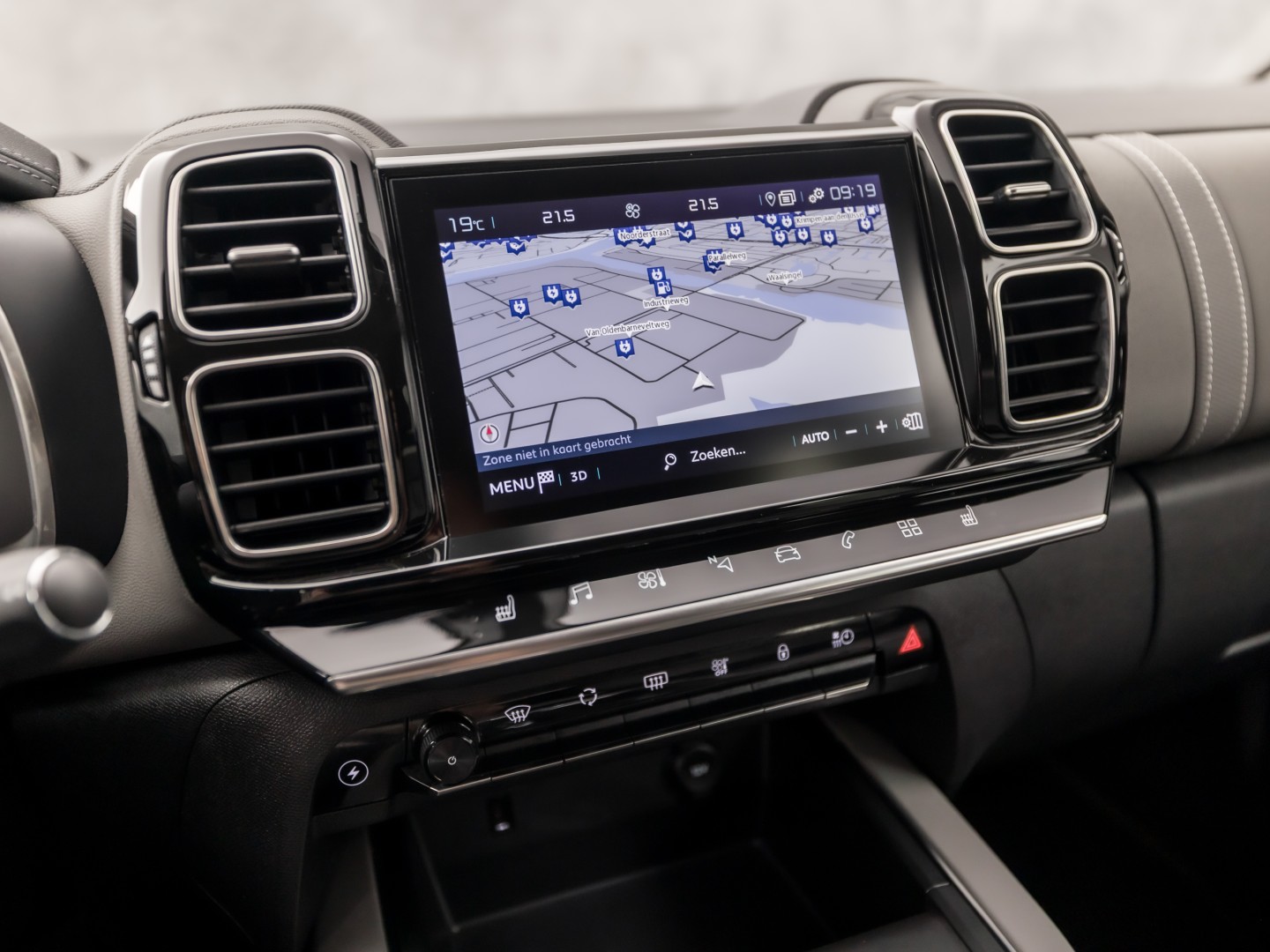 Citroën C5 Aircross 1.6 Plug-in Hybrid 225 Deluxe Sport 225Pk Automaat (APPLE CARPLAY, SOH 93%, GROOT NAVI, 360 CAMERA, GETINT GLAS, ELEK SPORTSTOELEN, LEDER, STOELVERWARMING, ADAPTIVE CRUISE, NIEUWSTAAT)