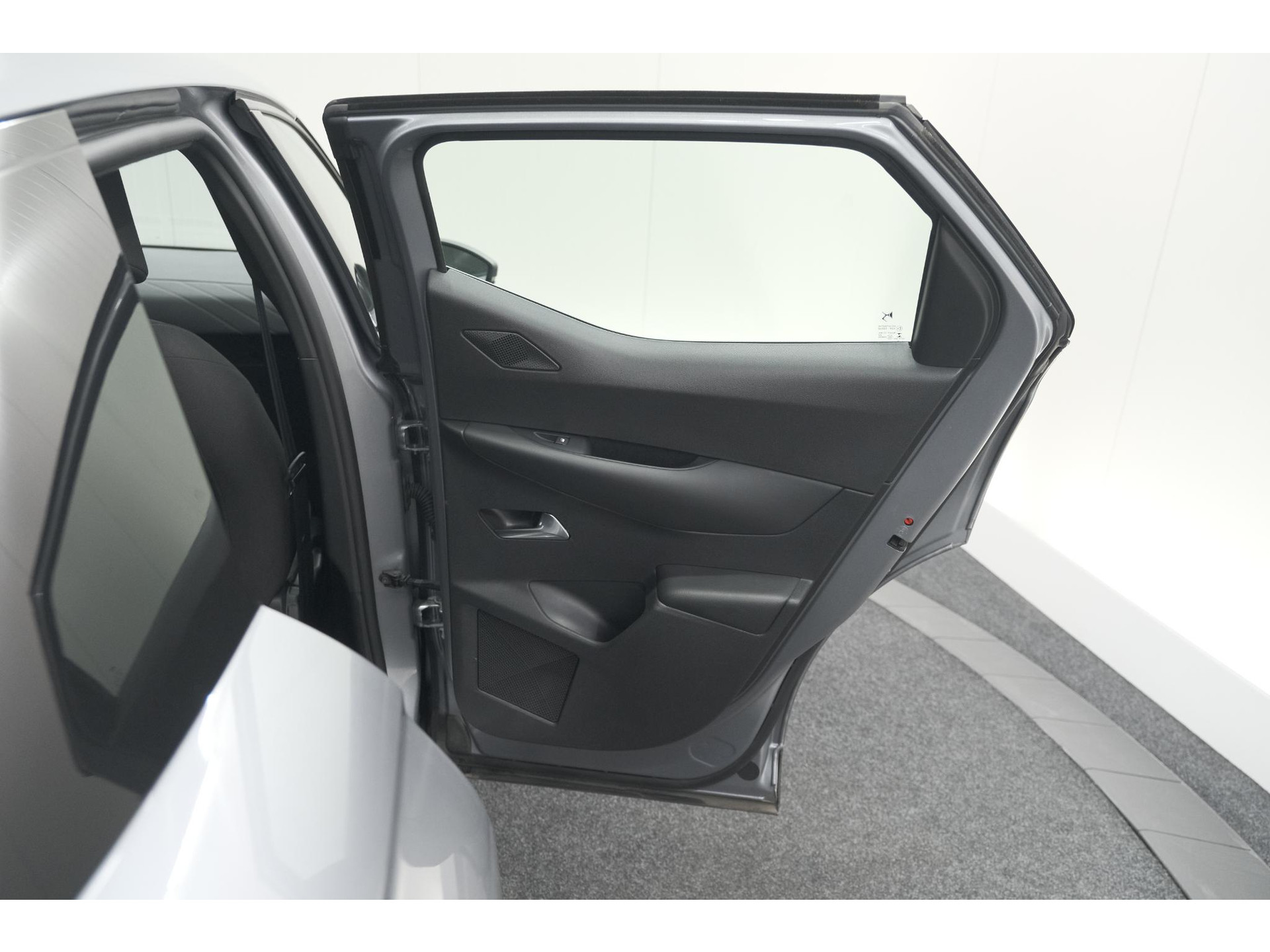 DS 3 Crossback PureTech 100 Montmartre | Parkeersensoren | Apple Carplay | Allseason Banden | Navigatie | Climate Control