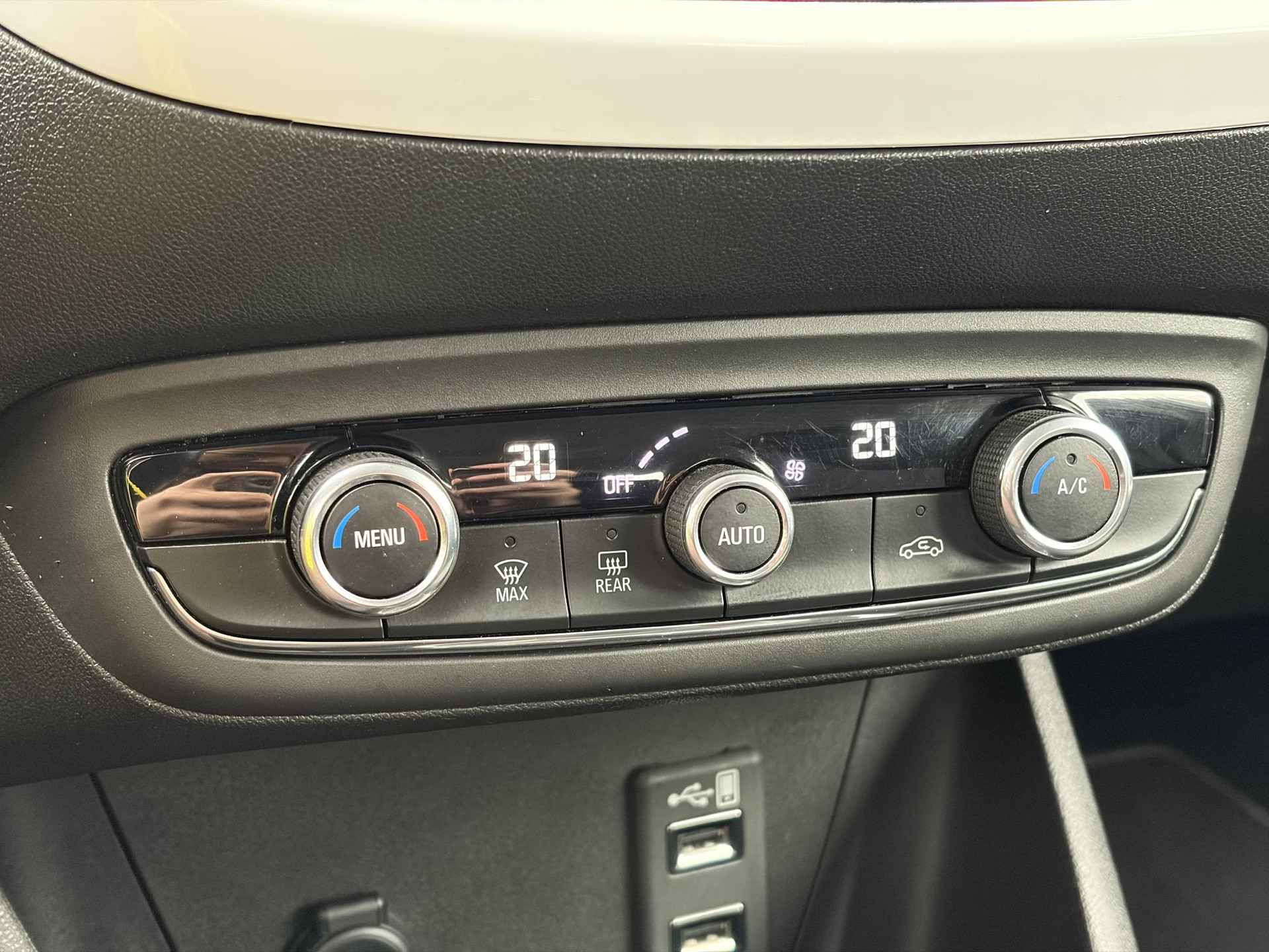 Opel Crossland X 1.2 Turbo Innovation 360° Camera,Afn.Trekhaak,Navi,110pk,Carplay,Navi,6 Bak,Rijstrooksensor,BSD,Clima,Cruise,Lm velgen,Apk tot 02-2028