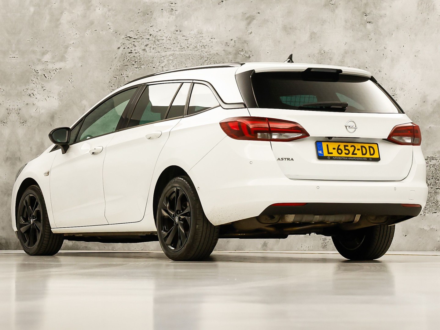 Opel Astra Sports Tourer 1.4 Ultimate 145Pk Automaat (VIRTUAL COCKPIT, APPLE CARPLAY, GROOT NAVI, LEDER/ALCANTARA, CAMERA, SPORTSTOELEN, GETINT GLAS, ZWART HEMEL, ADAPTIVE CRUISE, NIEUWSTAAT)