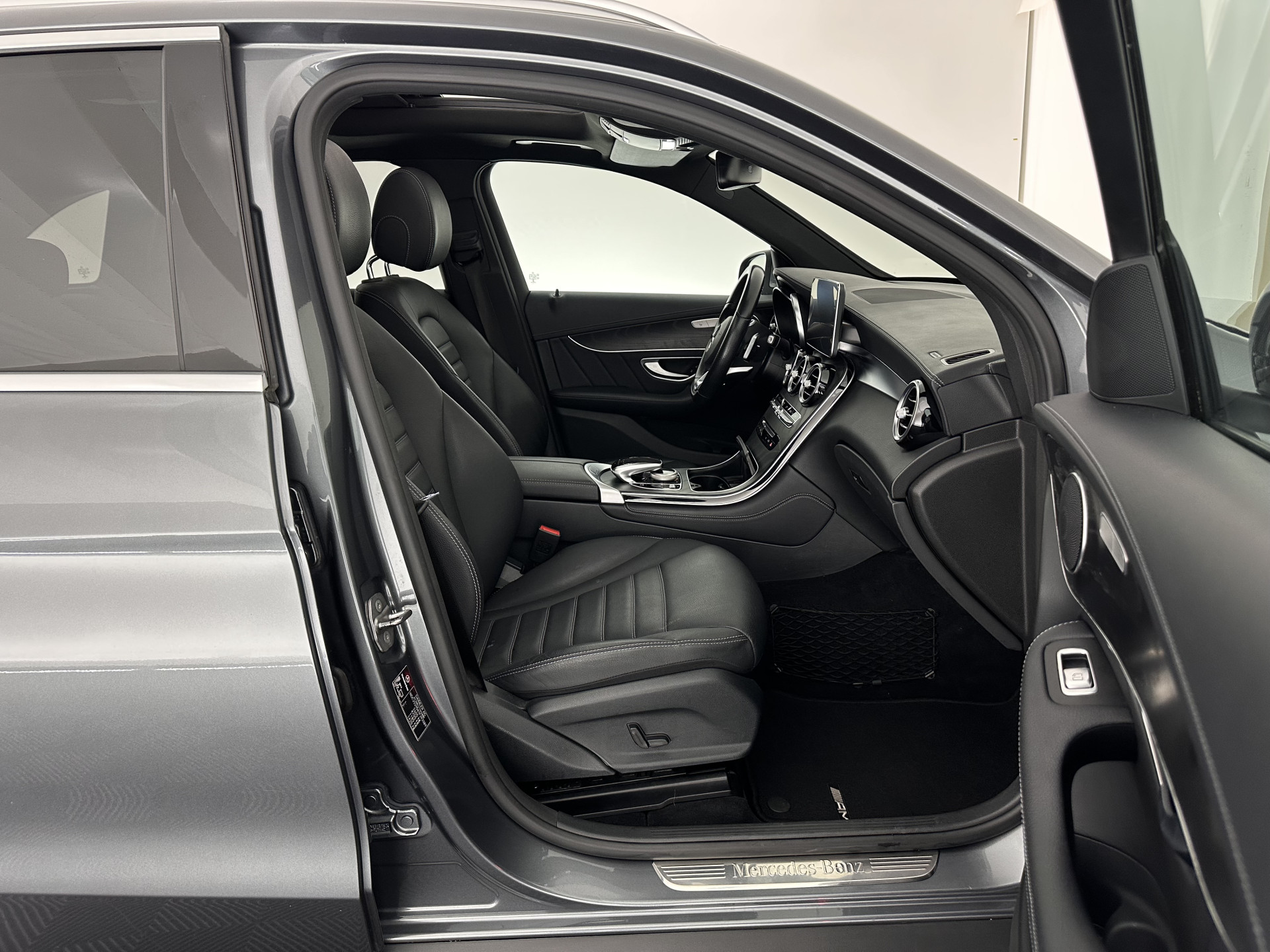 Mercedes-Benz GLC-klasse 350e 4MATIC AMG Aut. *PANO | FULL-LEATHER | FULL-LED | HEATED-SPORTSEATS | CAMERA | NAVI-FULLMAP | PRIVACY-GLASS | SHIFT-PADDLES | ECC | PDC | CRUISE | 19''ALU*