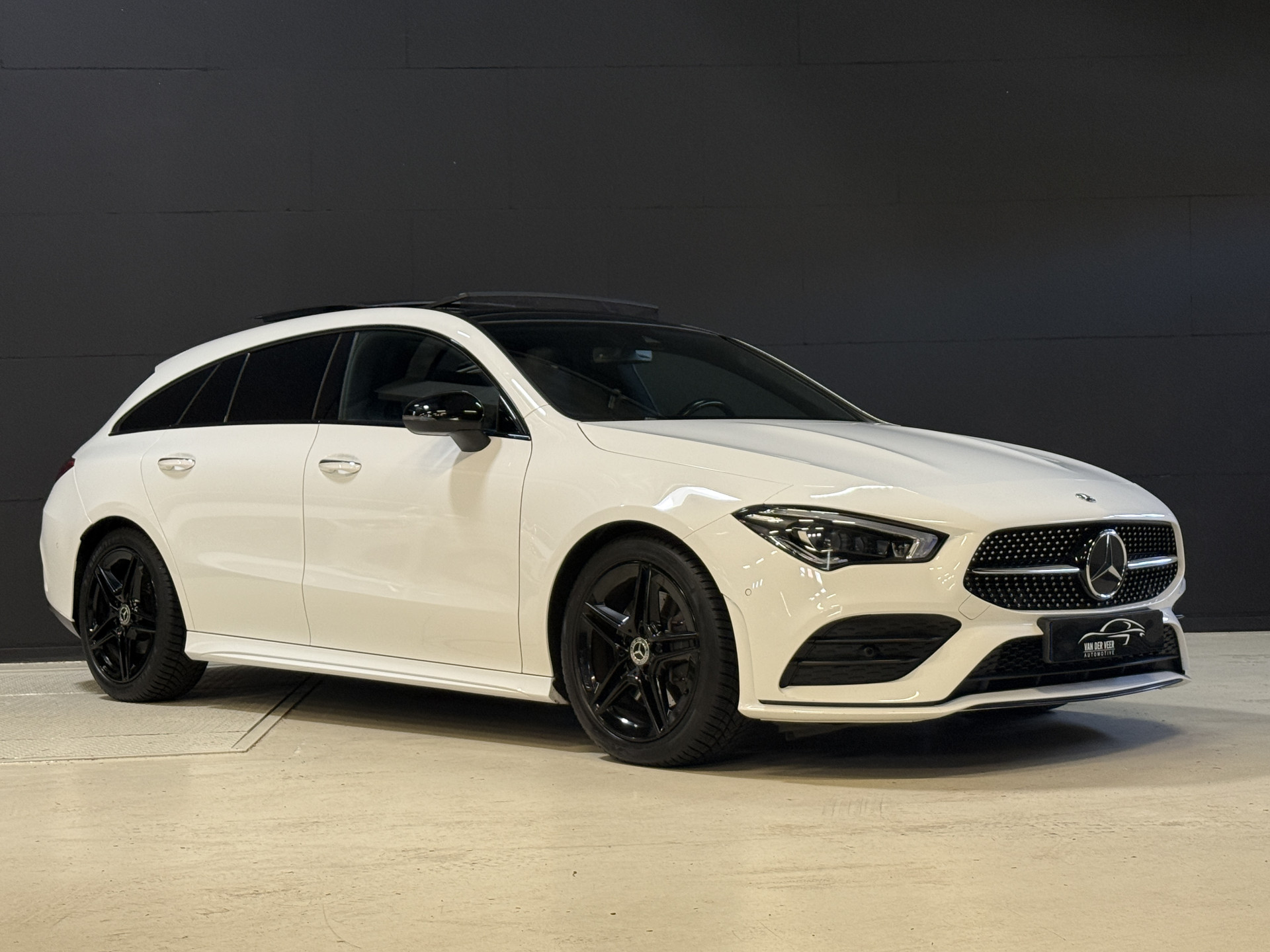 Mercedes-Benz CLA-klasse Shooting Brake 200 Business Solution AMG | Panoramadak | Sfeerverlichting | Multibeam