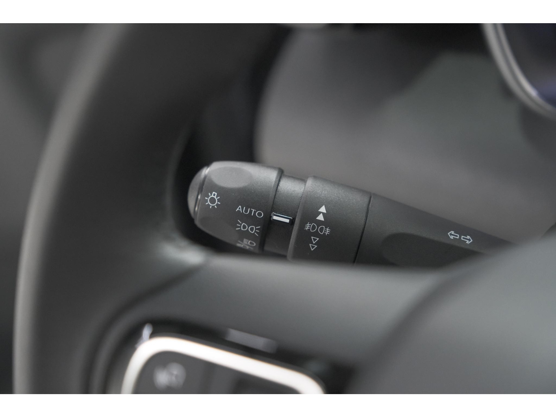 Citroen C3 Aircross PureTech 130 EAT6 Max | Parkeersensoren | Stoelverwarming | Apple Carplay | 16 Inch Lichtmetalen Velgen