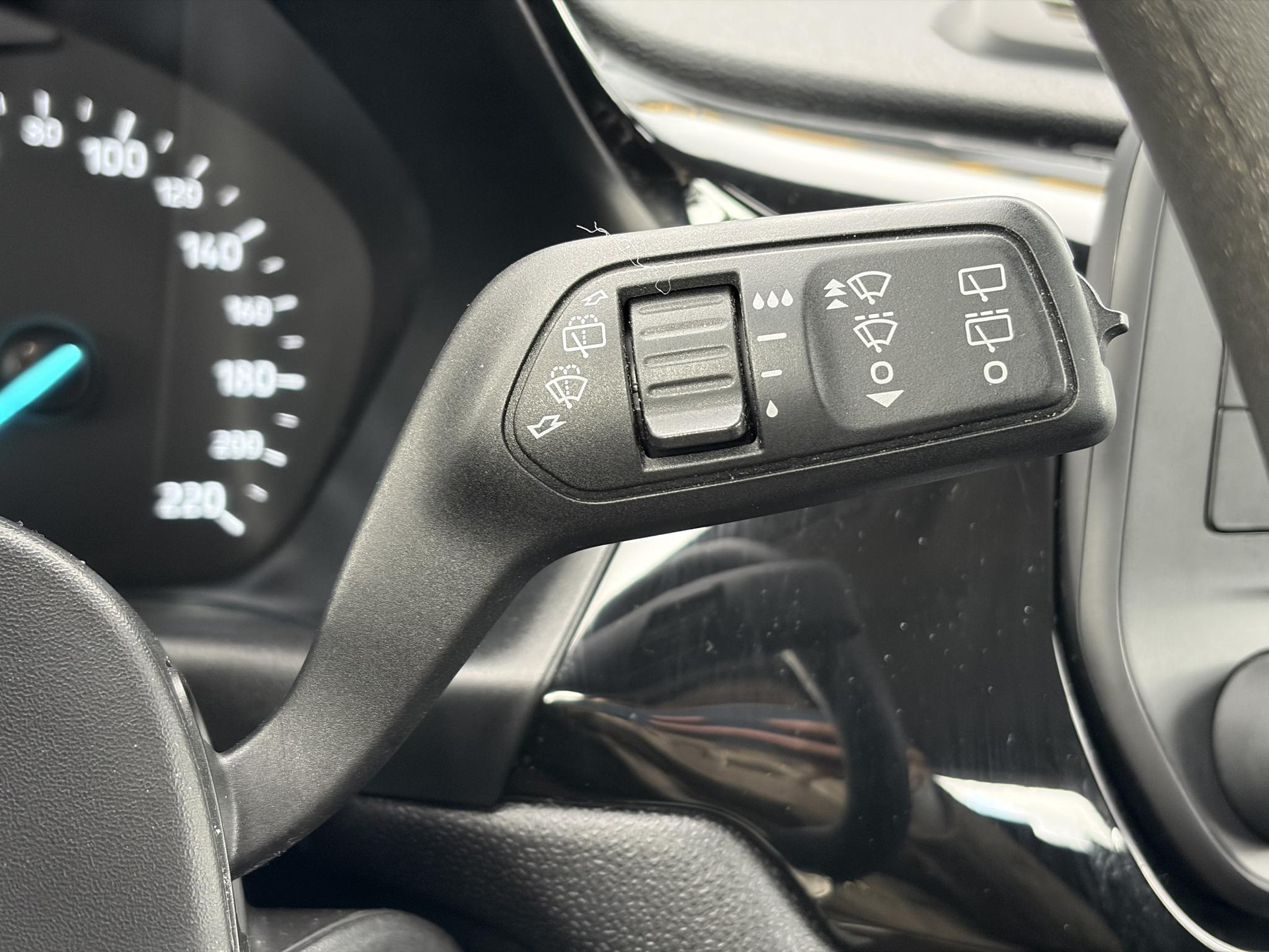 Ford Fiesta 1.1 Trend 2e Eigenaar,Airco,Cruise,5 Deurs,N.A.P,Recent beurt gehad,Rijstrooksensor,Apk tot 06-2027