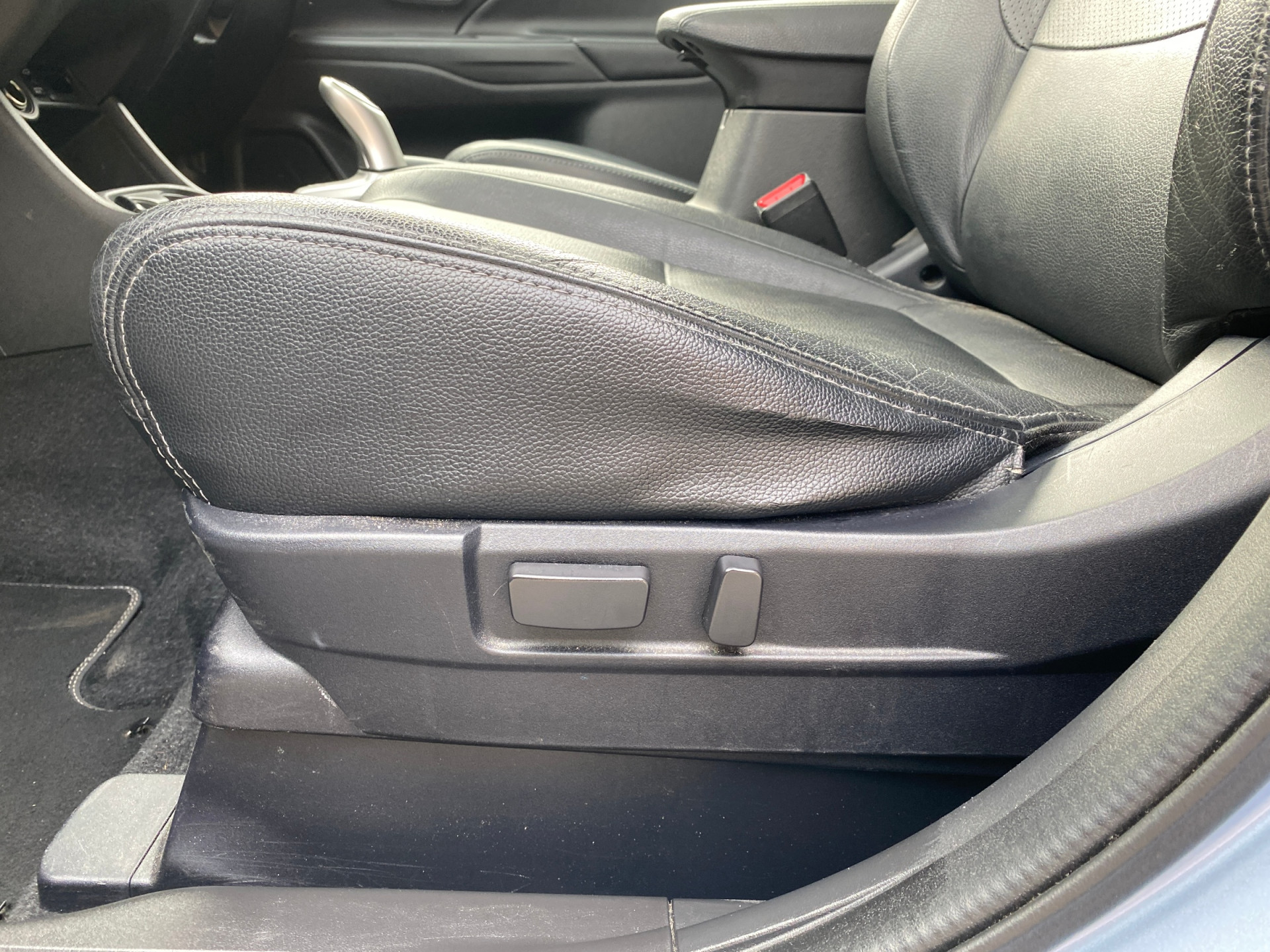 Mitsubishi Outlander 2.0 PHEV Instyle 4WD 203 pk | navigatie | leder interieur | schuifdak | trekhaak | elektr. achterklep