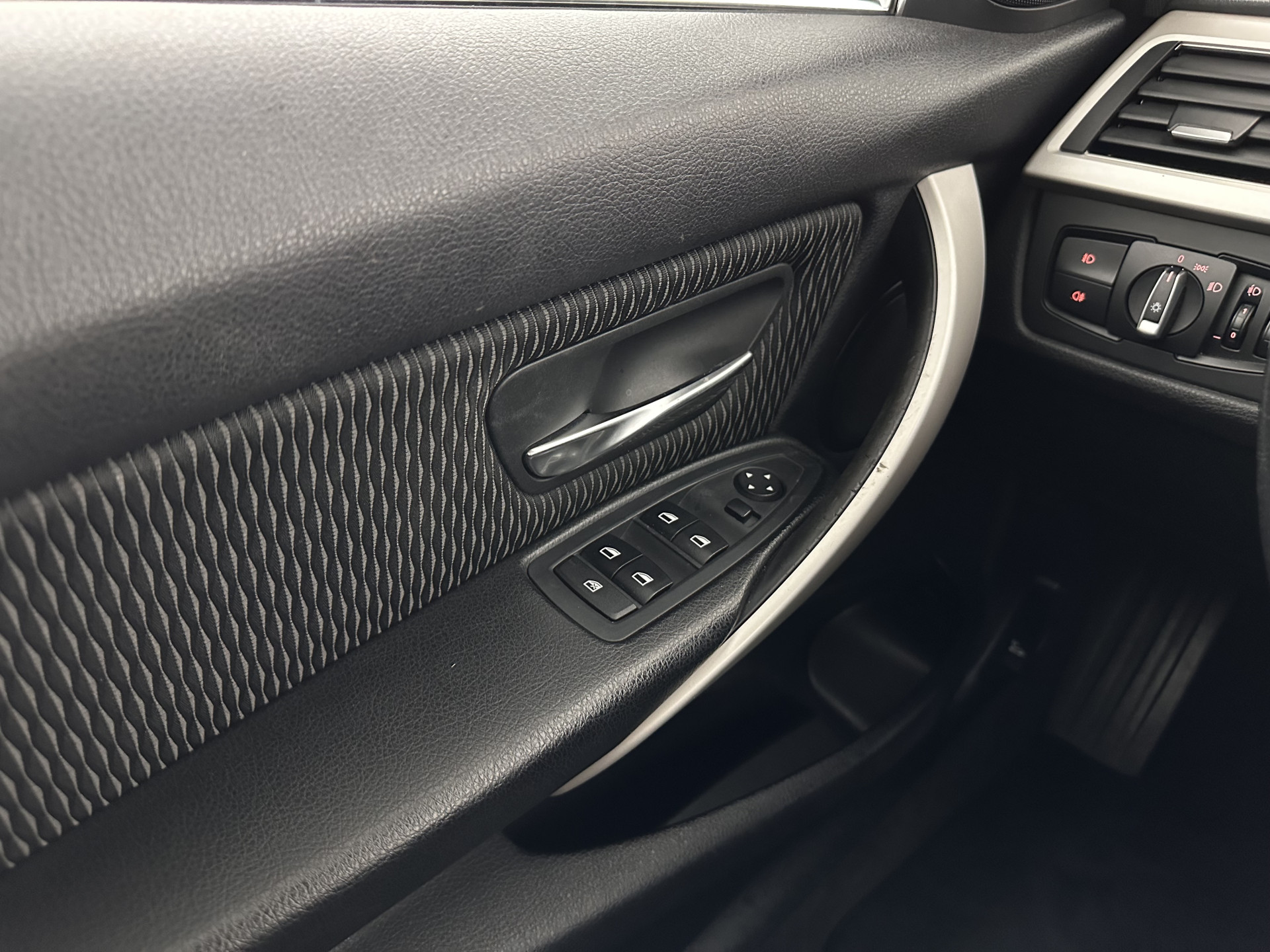 BMW 3-serie Touring 316i Business Aut. *NAVI-FULLMAP | SPORT-SEATS | AIRCO | CRUISE | 18''ALU*