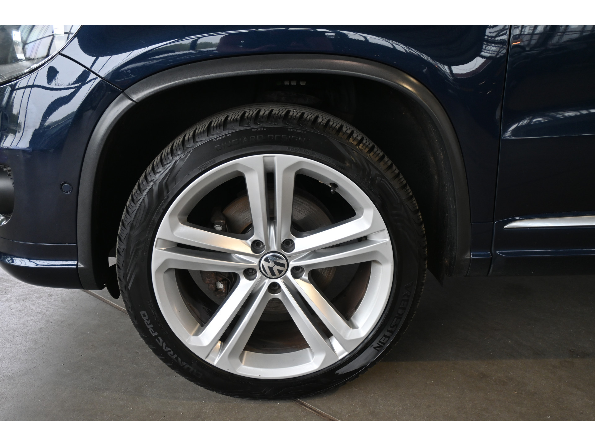 Volkswagen Tiguan 1.4 TSI Sport&Style 4Motion R-line Edition Clima Navigatie Stoelverwarming Goed Onderhouden! Inruil Mogelijk!