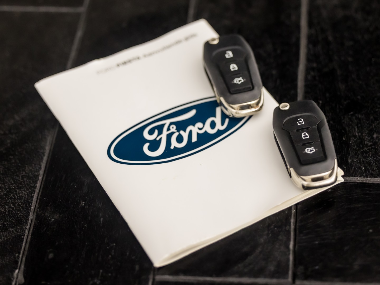 Ford Fiesta 1.0 EcoBoost Hybrid Titanium Sport (APPLE CARPLAY, GROOT NAVI, CLIMATE, GETINT GLAS, PARKEERSENSOREN, SPORTSTOELEN, LM VELGEN, CRUISE, NIEUWSTAAT)