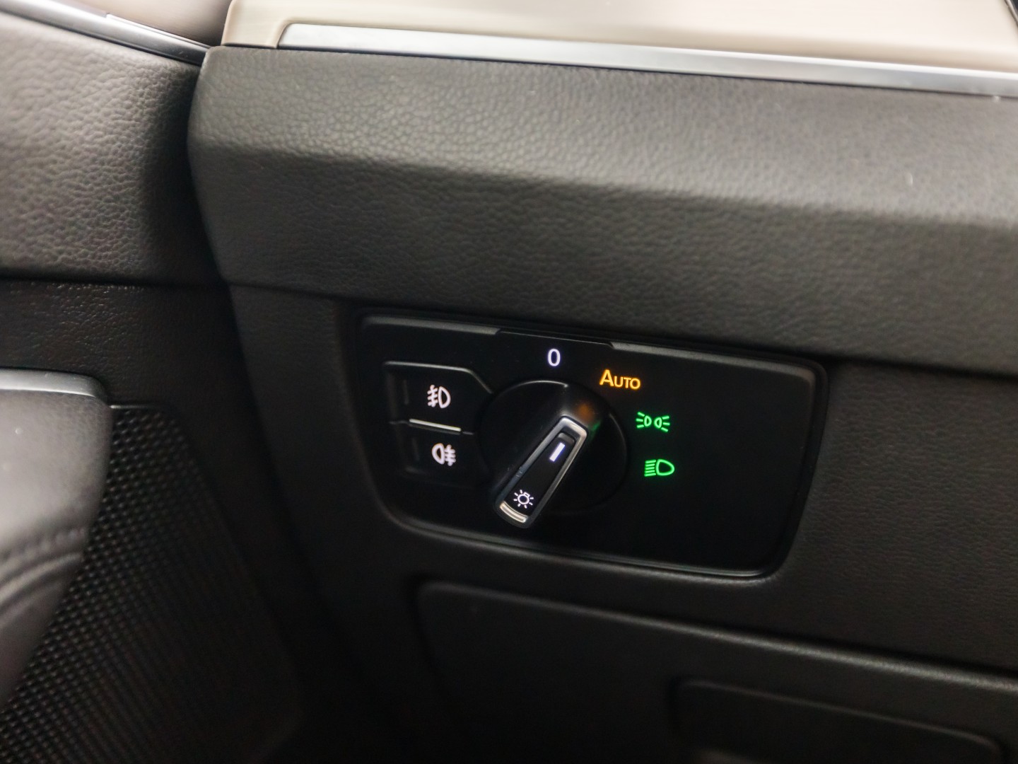 Volkswagen Passat Variant 1.5 TSI Highline Sportline 150Pk Automaat (VIRTUAL COCKPIT, APPLE CARPLAY, GROOT NAVI, CAMERA, LEDER/ALCANTARA, GETINT GLAS, KEYLESS, NIEUWSTAAT)