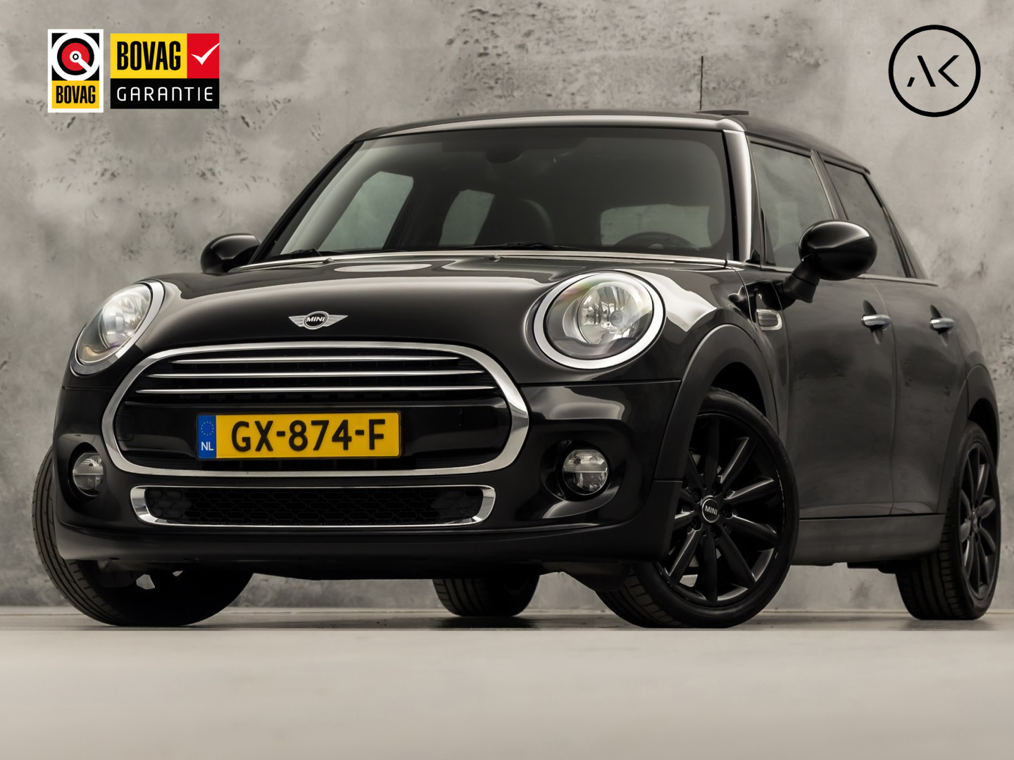 MINI 5-deurs 1.5 Cooper Chili Sport Automaat 136Pk (PANORAMADAK, 1e EIGENAAR, DEALER ONDERHOUDEN, 5 DEURS, NAVIGATIE, LEDER, SPORTSTOELEN, GETINT GLAS, PARKEERSENSOREN, NIEUWSTAAT)