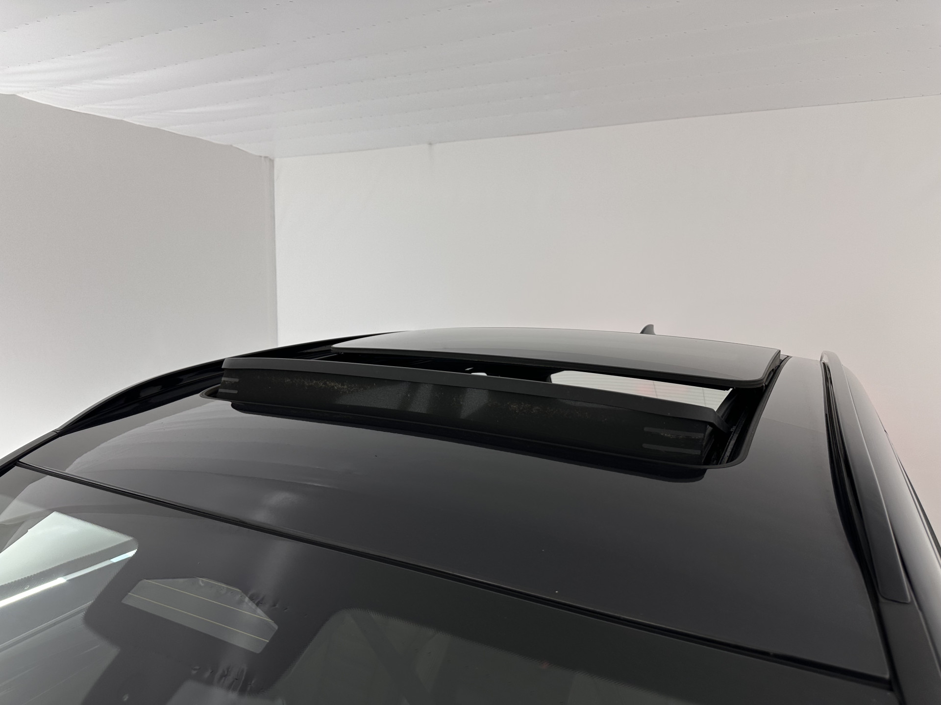 BMW iX3 High Executive 80 kWh [ 3-Fase-11kW ] {SOH-99%} (INCL-BTW) Aut. *HEATPUMP | PANO | LEATHER | HARMAN/KARDON | FULL-LED | BLINDSPOT | MEMORY-PACK | DIGI-COCKPIT | HEATED-SPORTSEATS | KEYLESS | TOPVIEW | DAB+ | NAVI-FULLMAP | HEAD-UP | ...