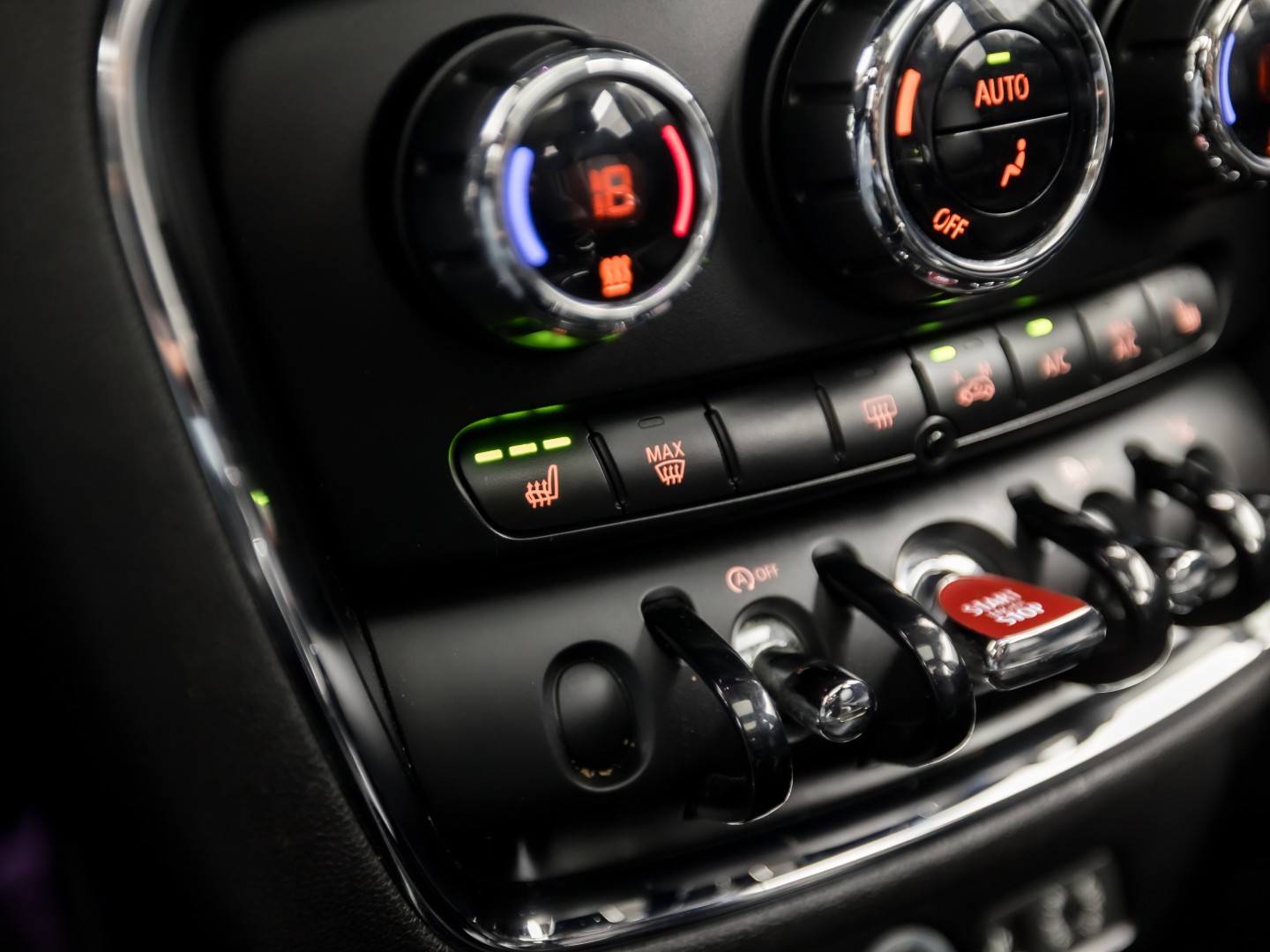 MINI Clubman 2.0 Cooper S Chilli 192Pk Automaat (PANORAMADAK, GROOT NAVI, MEMORY SEAT, LEDER, HARMAN/KARDON, CAMERA, STOELVERWARMING, LED KOPLAMPEN, NIEUWSTAAT)
