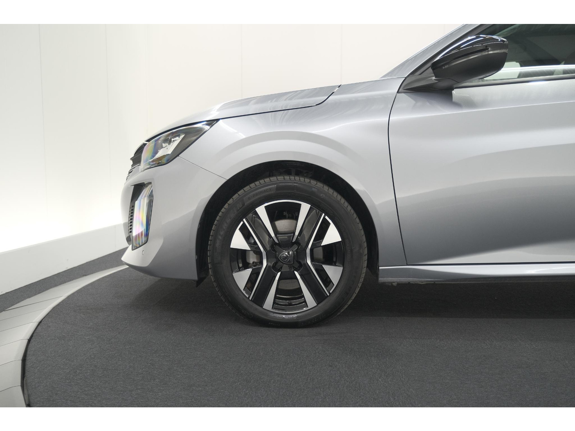 Peugeot 208 1.2 Hybrid 110 e-DCS6 Allure | Apple Carplay | Parkeersensoren Voor + Achter | Climate Control