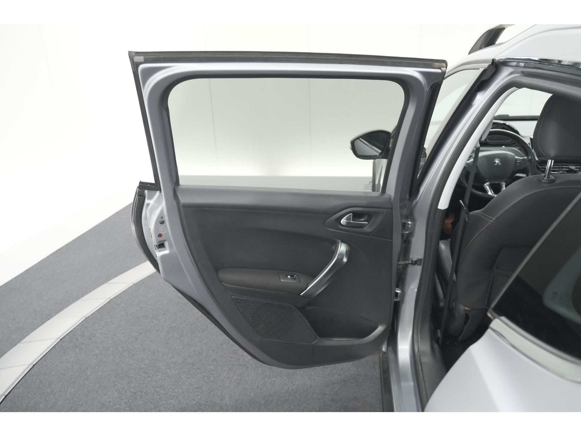 Peugeot 2008 PureTech 110 Allure | Panoramadak | Apple Carplay | Navigatie | Parkeersensoren