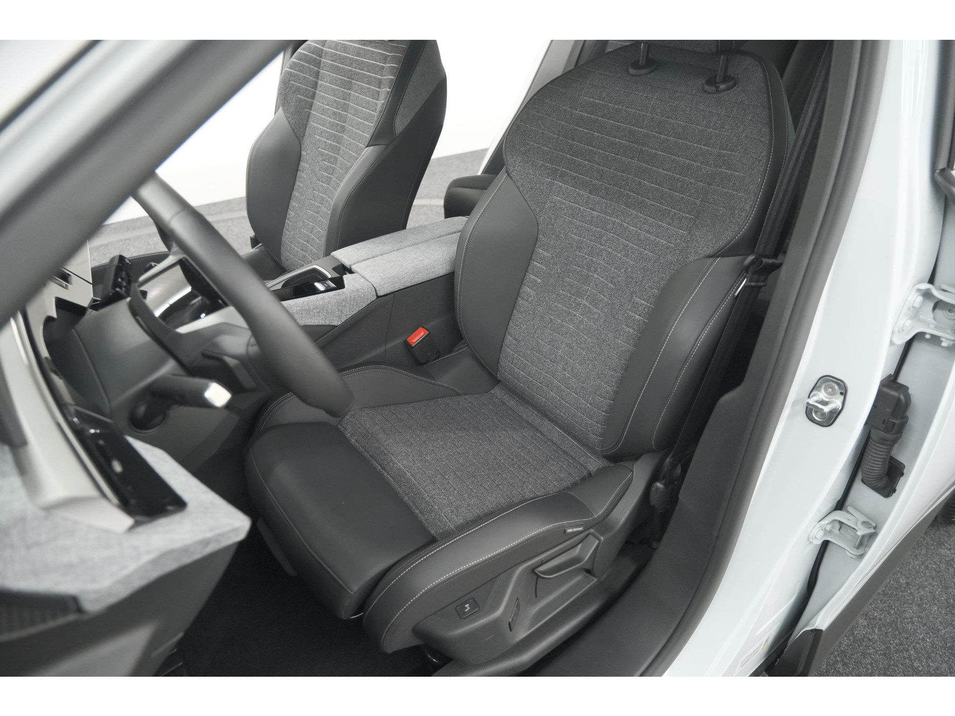 Peugeot 3008 136 Hybrid e-DCS6 Allure | Stoelverwarming | Camera | Apple Carplay