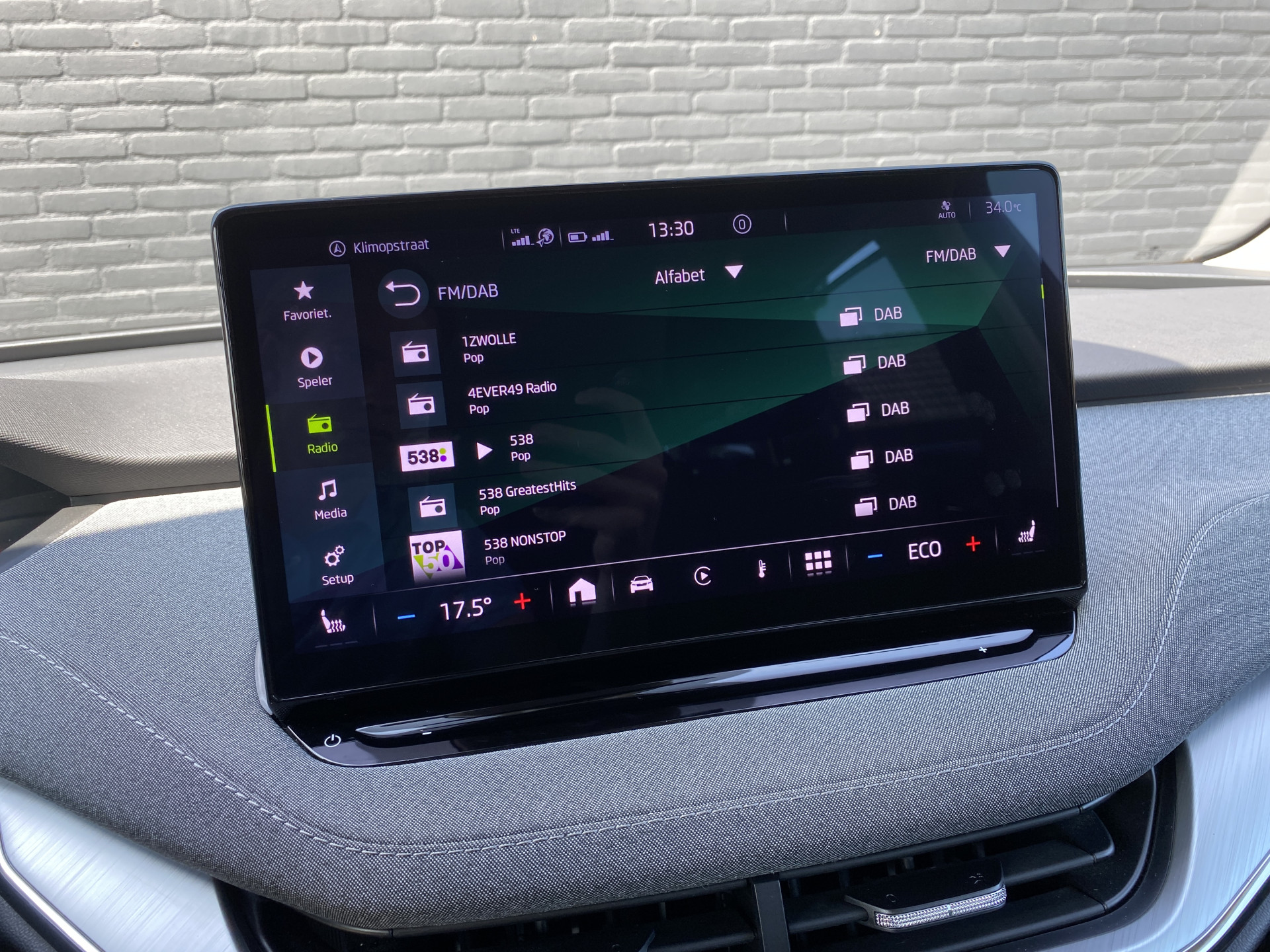 ŠKODA Enyaq iV 60 | 1e eigenaar | dealer onderhouden | navigatie | trekhaak | camera | stoelverwarming | apple carplay