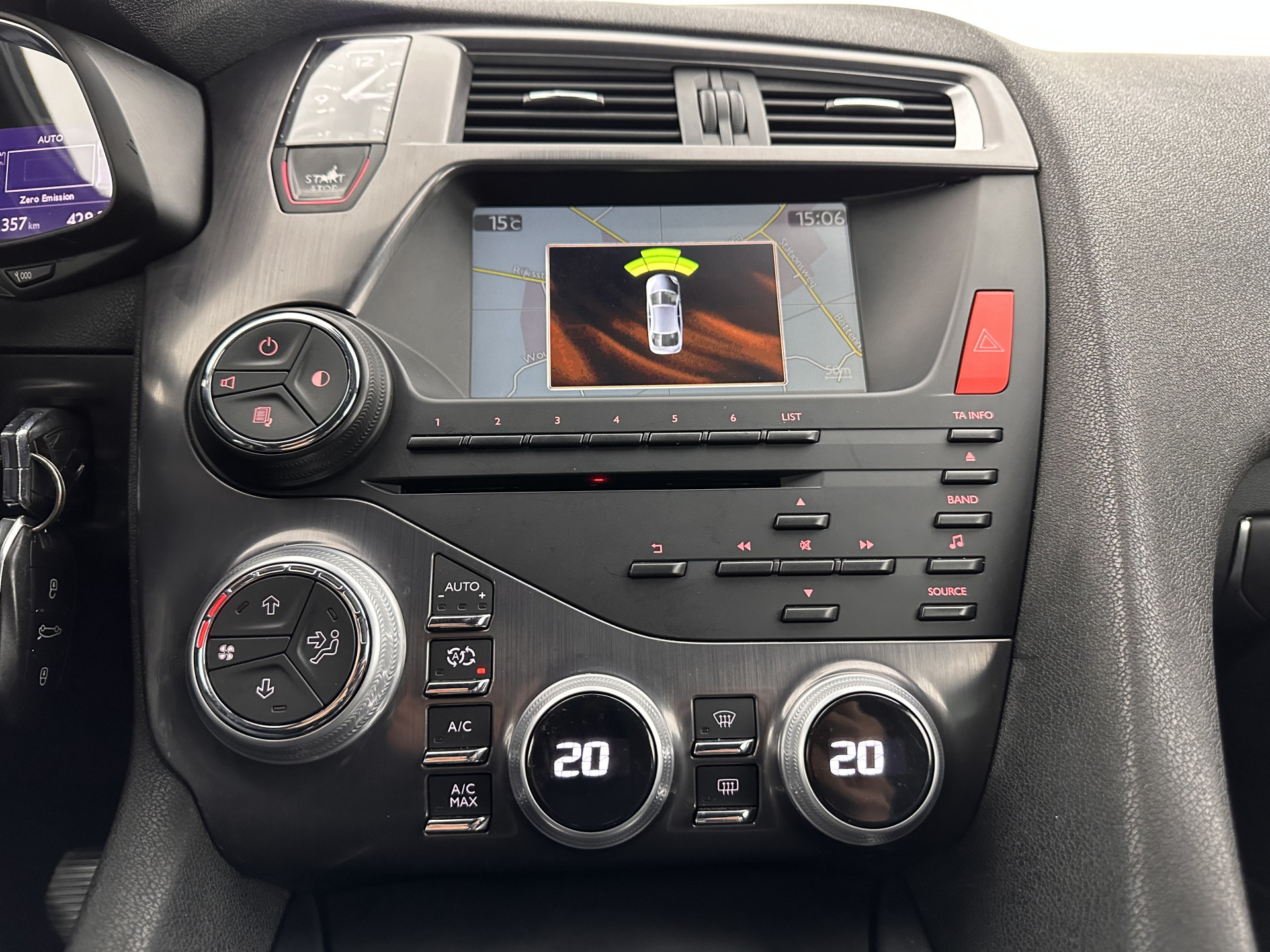 Citroën DS5 2.0 Hybrid4 Business Executive AWD Aut. *PANO | XENON | LEATHER | MEMORY-PACK | NAVI-FULLMAP | KEYLESS | CAMERA | HEAD-UP | MASSAGE | CRUISE | SPORT-SEATS | TOWBAR | 17"ALU*