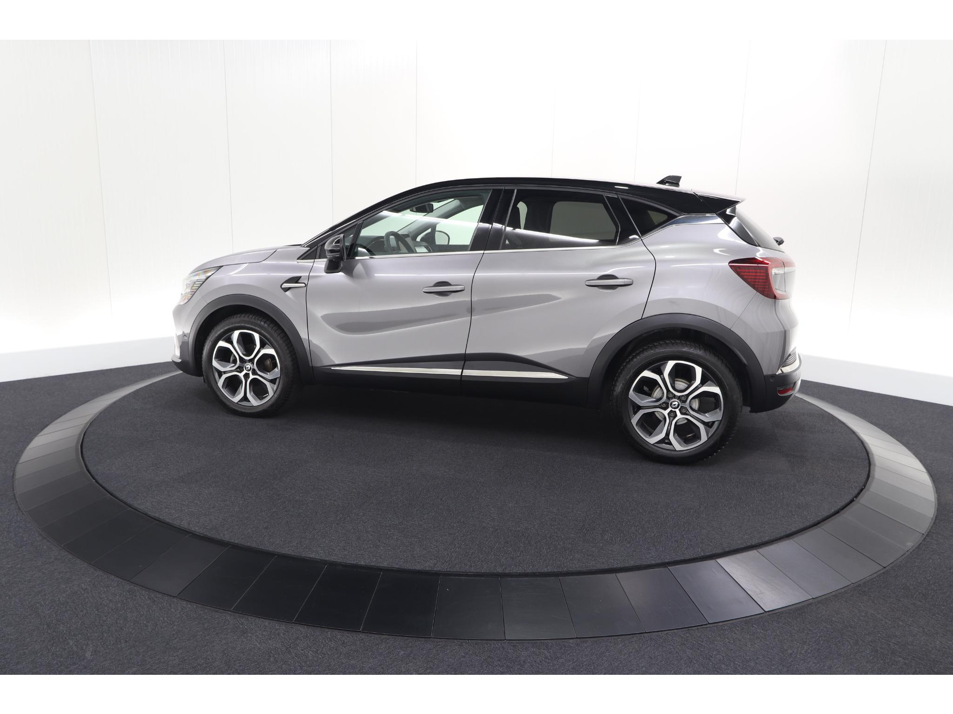 Renault Captur Mild Hybrid 140 EDC Techno | 360 Camera | Groot scherm | Stoelverwarming | Parkeersensoren | Allseason banden