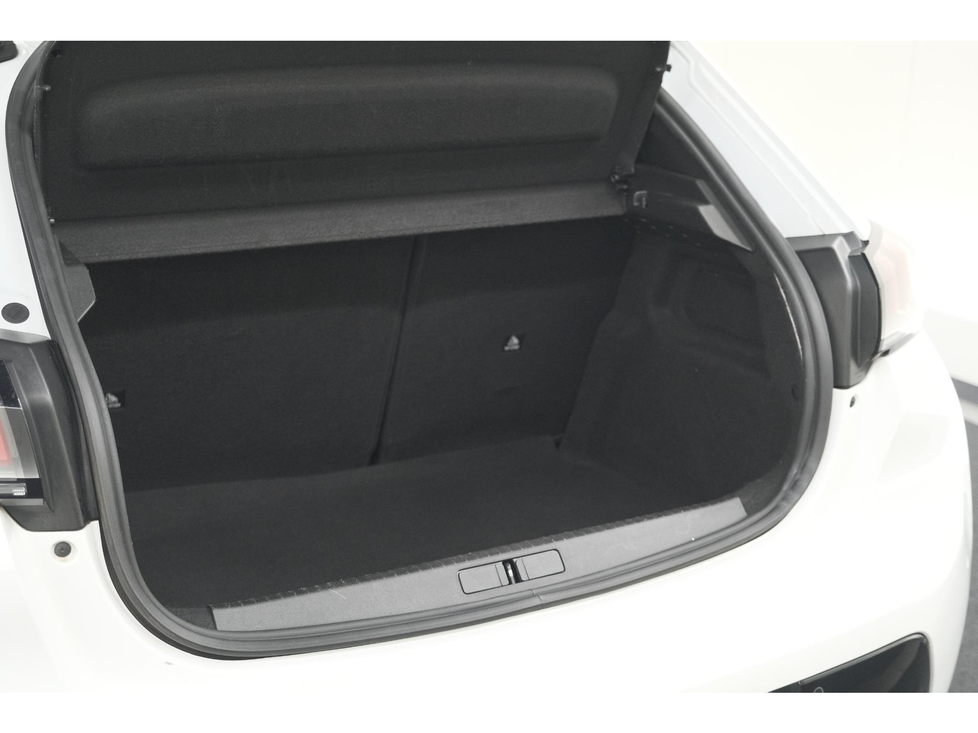 Peugeot 208 PureTech 100 PK Allure | Apple Carplay | Parkeersensoren | Lichtmetalen velgen