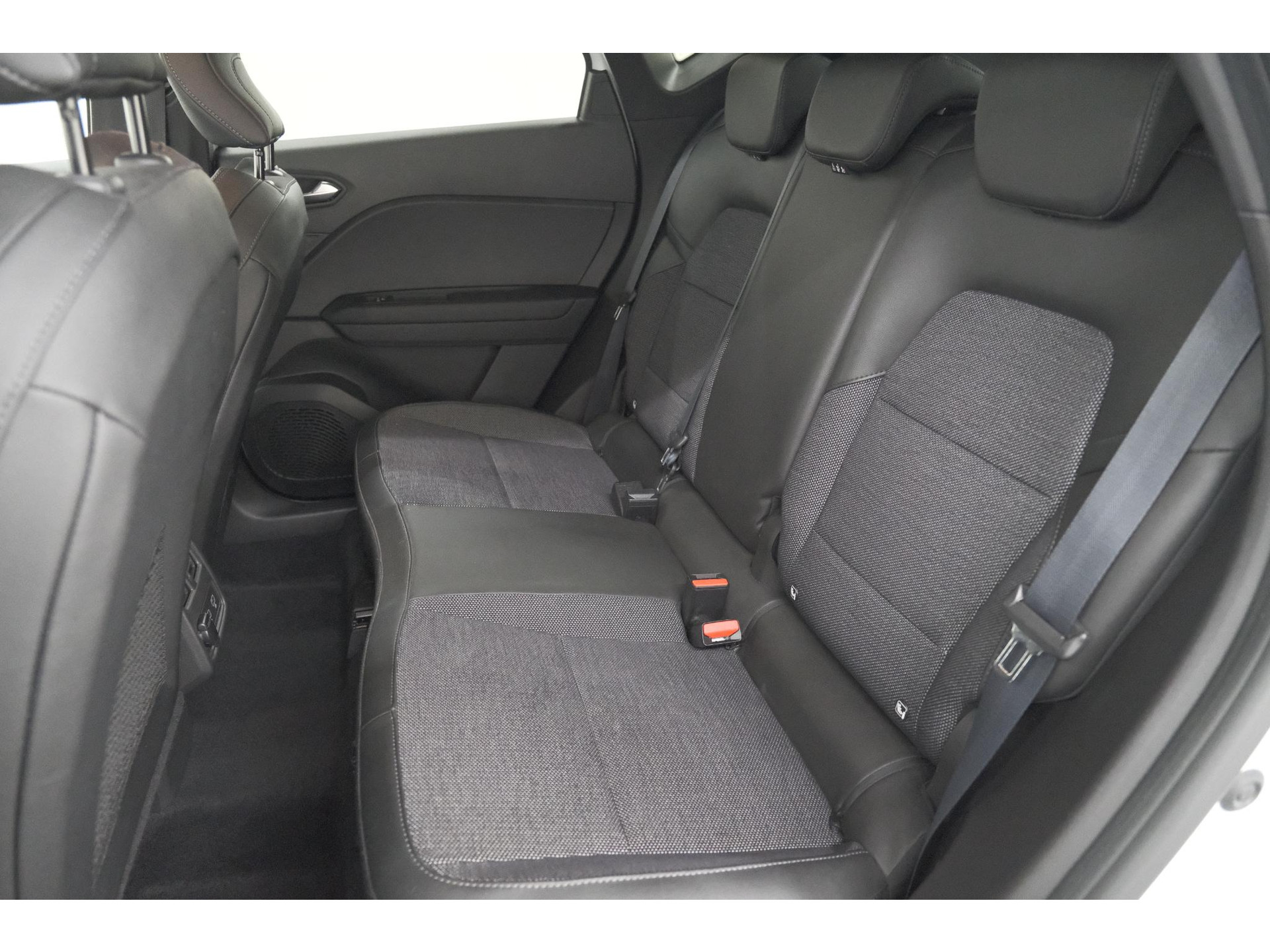 Renault Captur 1.6 E-Tech hybrid 145 SL Rive Gauche | Trekhaak | Camera | Apple Carplay | 9.3 Inch Grootscherm