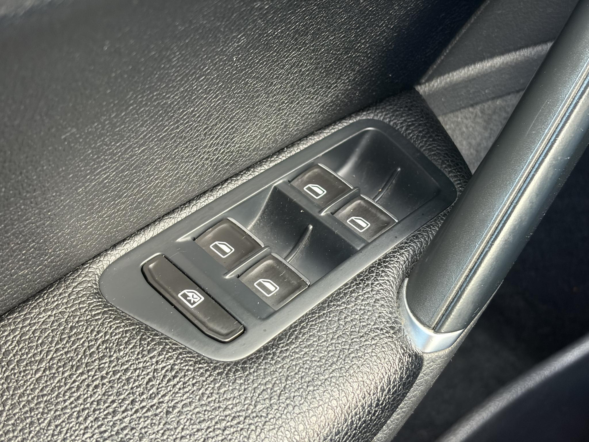 Volkswagen e-Golf ✓SOH 84,55%✓Carplay✓Navi✓LED✓Clima✓Cruise✓Pdc V+A✓Lm velgen✓N.A.P✓Apk tot 07-2027