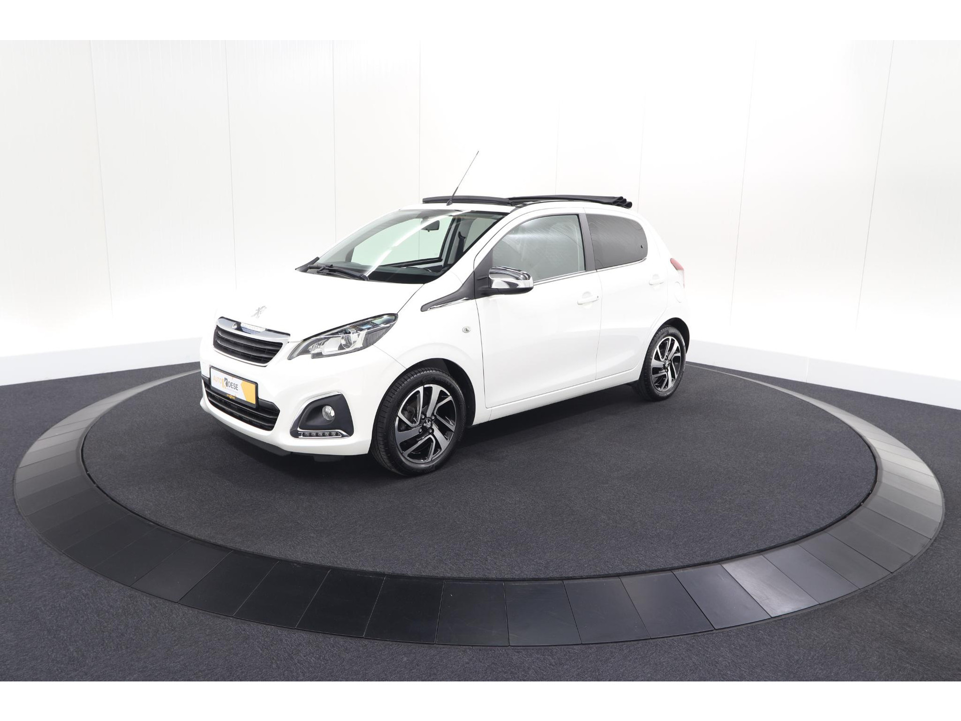 Peugeot 108 1.0 e-VTi Allure TOP! | Elektrisch Vouwdak | Camera | Navigatie | Climate Control