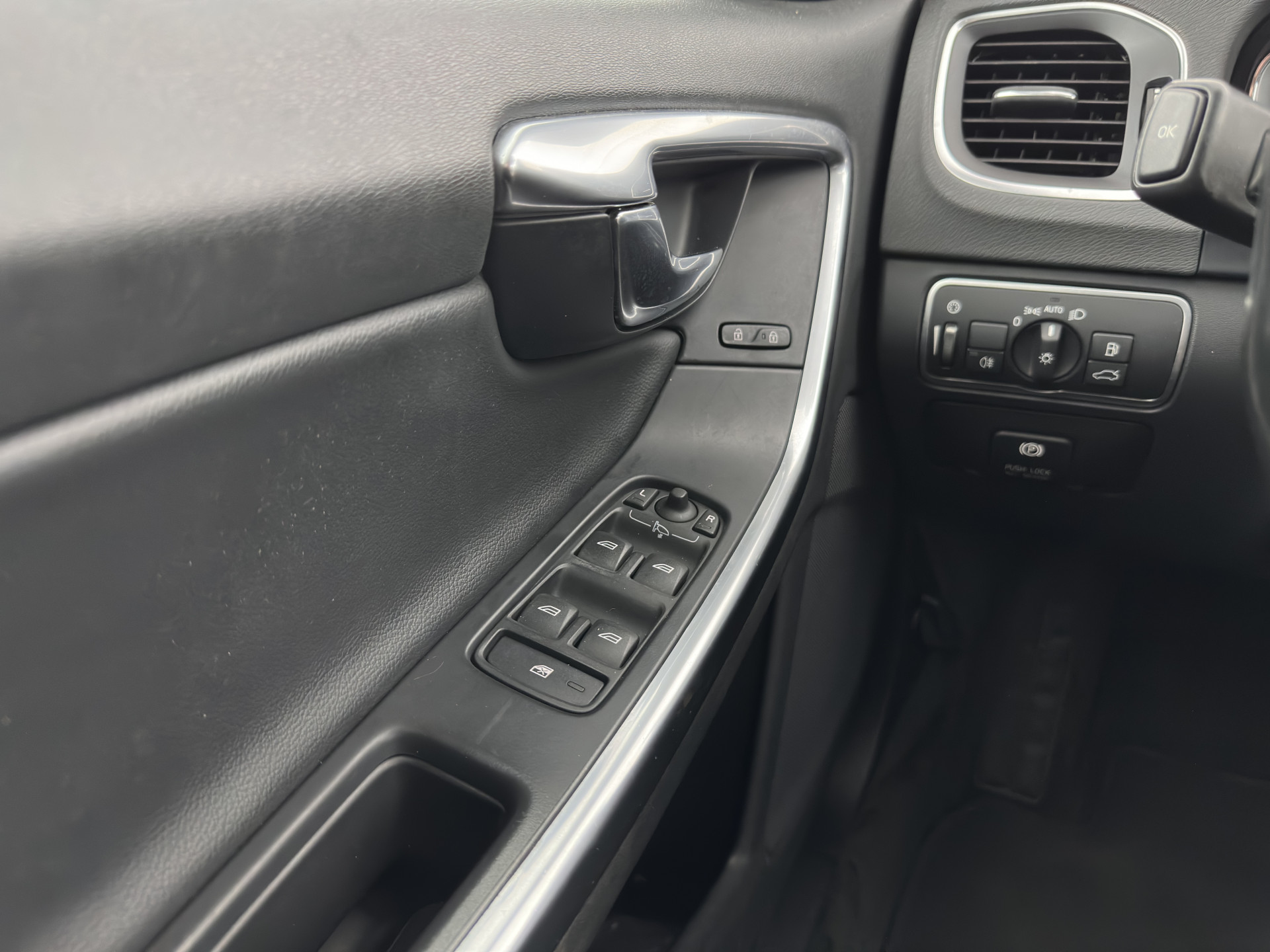 Volvo V60 2.4 D6 AWD Plug-In Hybrid Summum ( Plug-In ) Aut. * LEATHER | PREMIUM-SOUND-AUDIO | NAVI-FULLMAP | BI-XENON |  MEMORY-PACK | CRUISE | HEATED-SPORTSEATS | TOWBAR | 17"ALU*