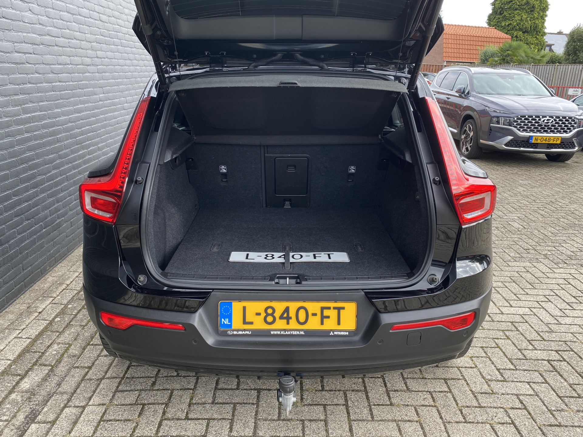 Volvo XC40 Recharge P8 AWD R-Design 408 pk | 1e eigenaar | dealer onderh. | panoramadak | trekhaak | 360 camera | stoelverw.
