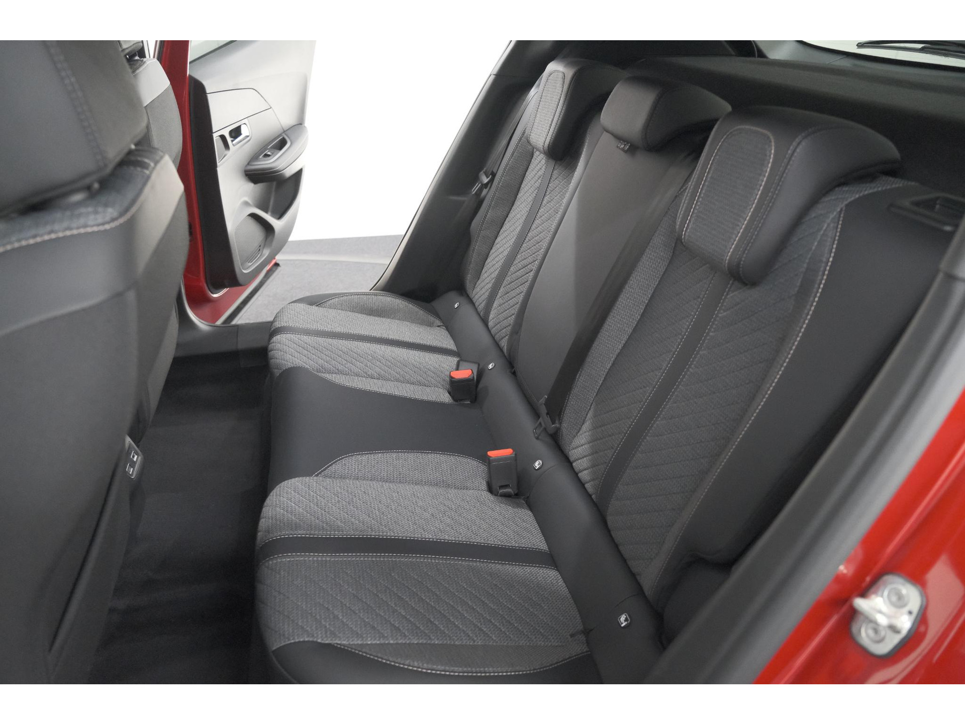 Peugeot 2008 Hybrid 145 e-DCS Allure | 360 Camera | Adaptieve Cruise Control | Navigatie | Dodehoekdetectie