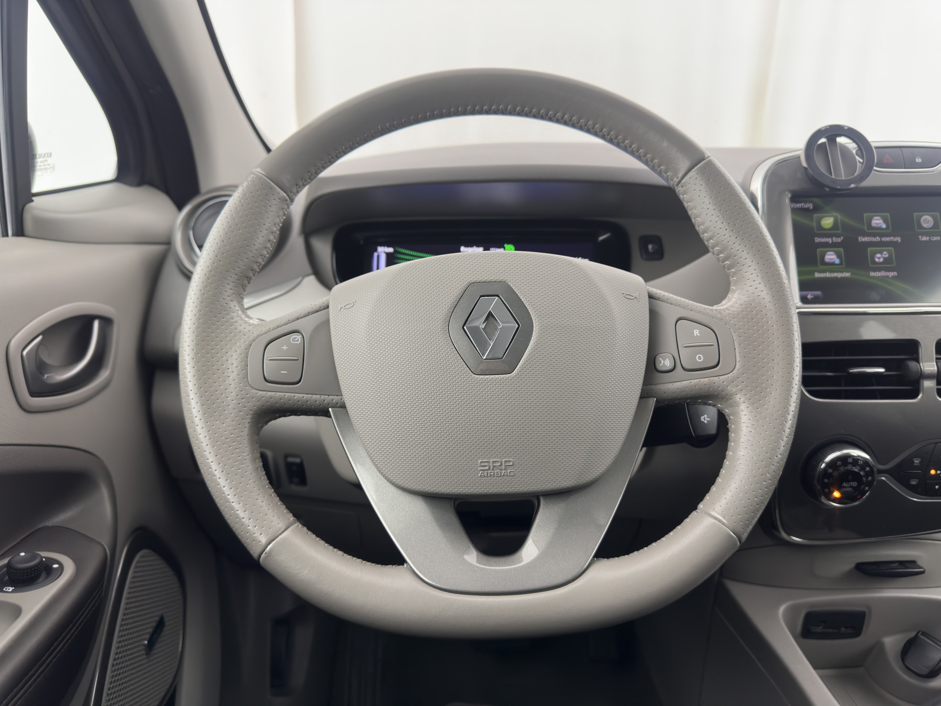 Renault ZOE R90 Bose 41 kWh (Inclusive-Battery) [ 3-Fase ] {SOH-85%} Aut.*LUXURY-LEATHER | BOSE-AUDIO | NAVI-FULLMAP | FULL-LED | DIGI-COCKPIT | CRUISE | ECC | PDC | PRIVACY-GLASS | HEATED-COMFORTSEATS | 16"ALU*