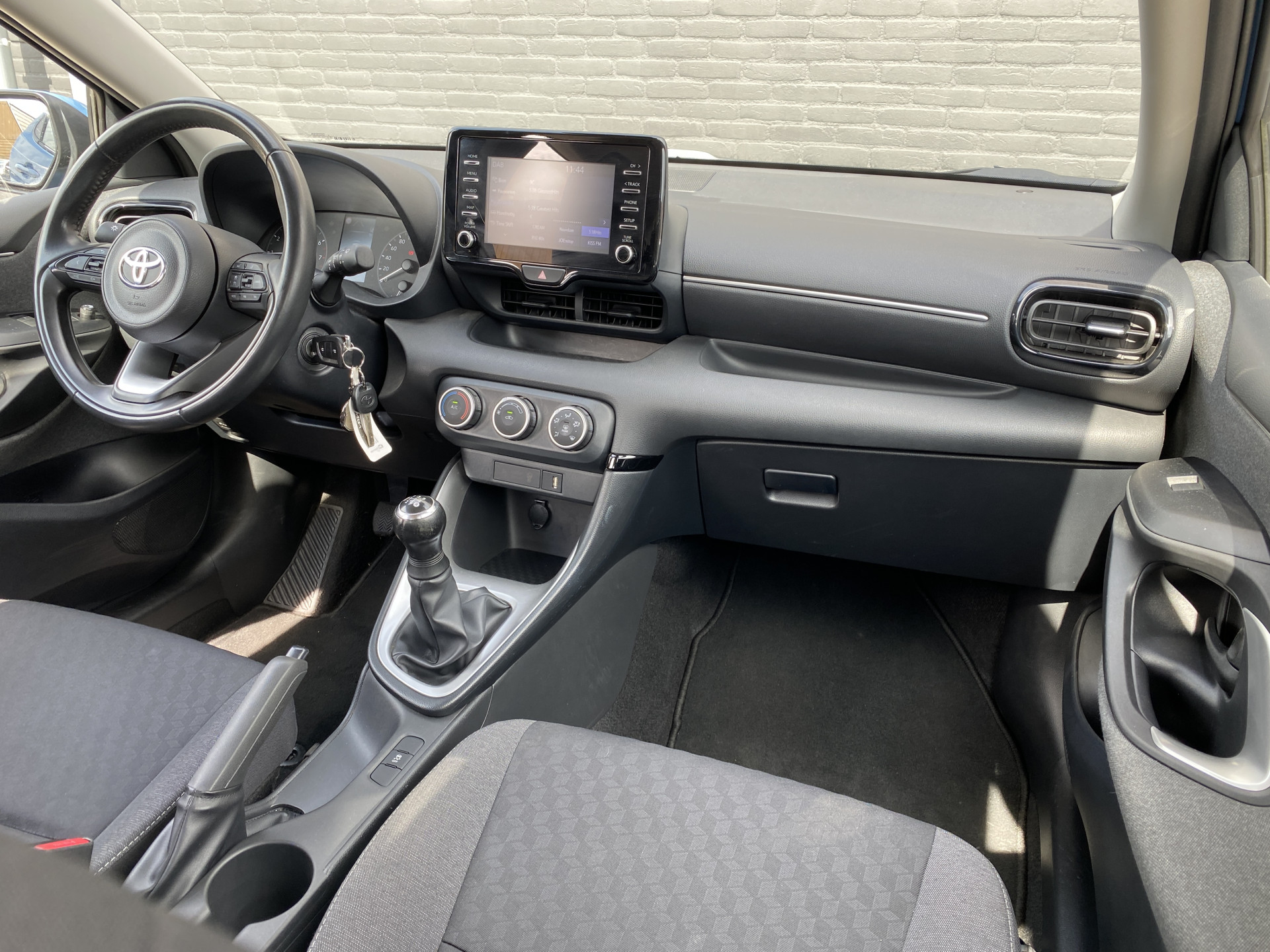 Toyota Yaris 1.0 VVT-i Active | 1e eigenaar | apple carplay/android auto | trekhaak | camera | adaptieve cruise | BTW