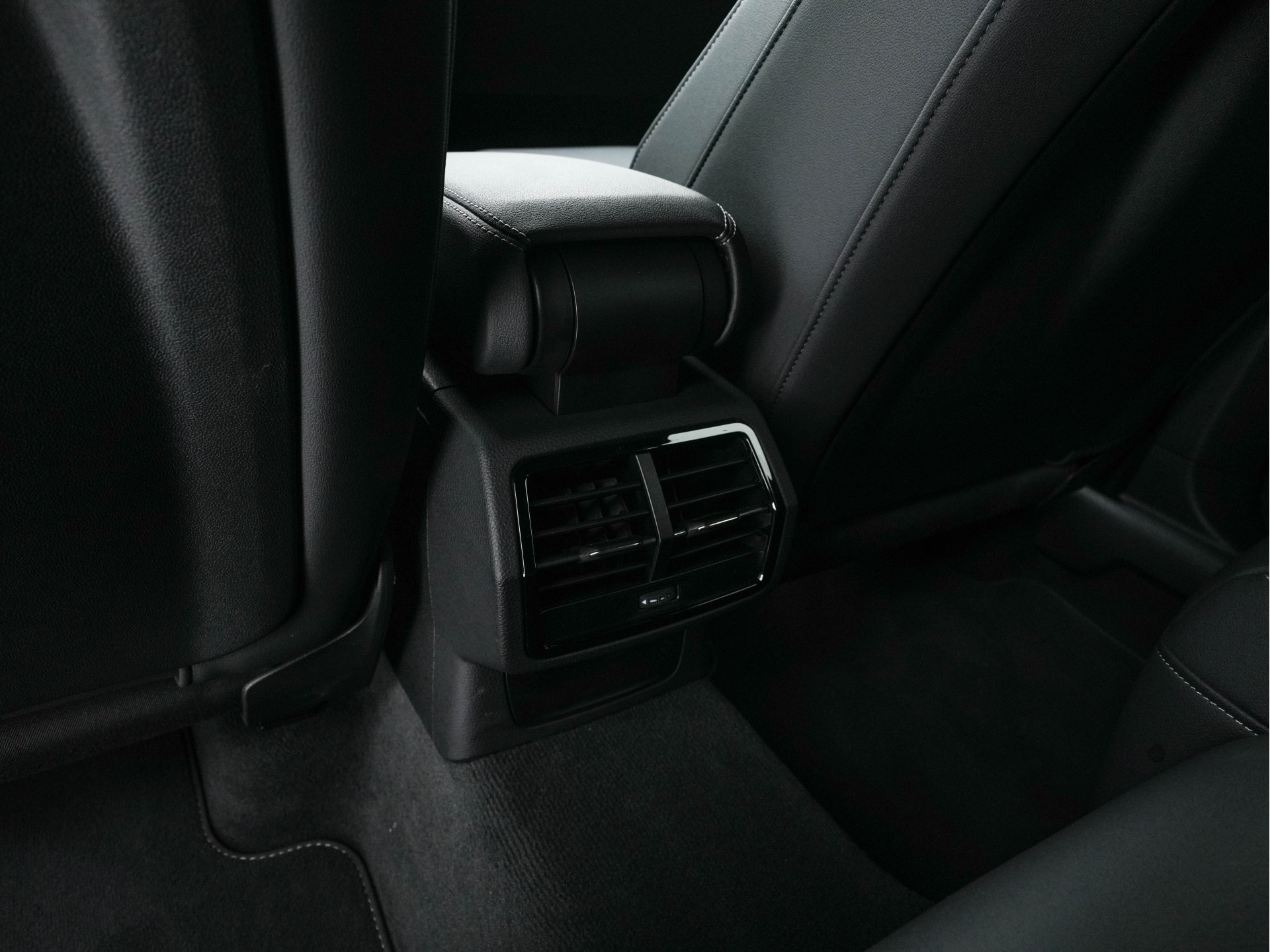 Audi Q3 Sportback 35 TFSI S-Line Edition (INCL-BTW) Aut. *LEATHER | FULL-LED | ADAPTIVE-CRUISE | DIGI-COCKPIT | NAVI-FULLMAP | CAMERA | DAB | AMBIENTLIGHT | PRIVACYGLASS | SHIFTPADDLES | ECC | PDC | 20''ALU*