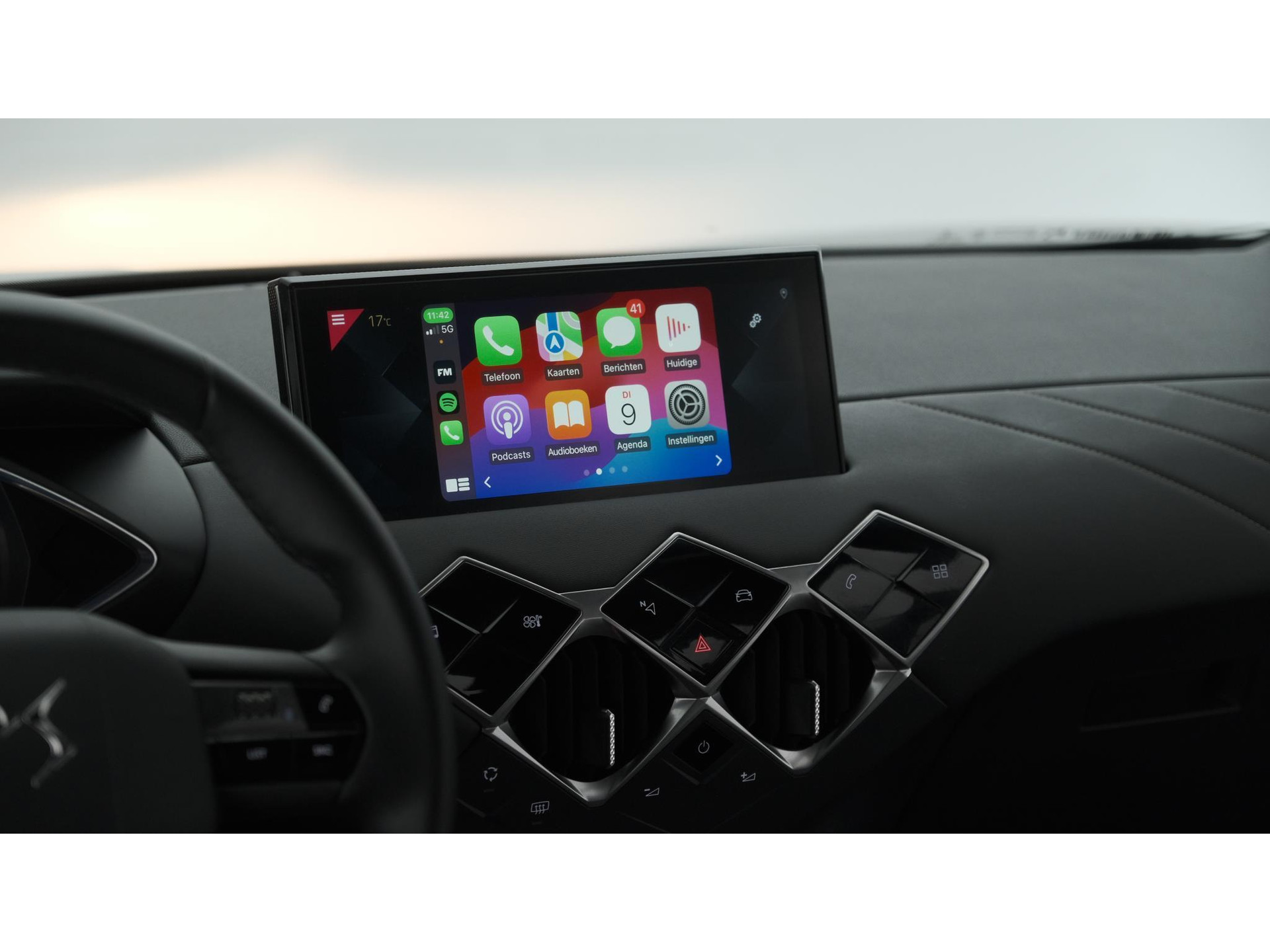 DS 3 Crossback PureTech 100 Montmartre | Parkeersensoren | Apple Carplay | Allseason Banden | Navigatie | Climate Control