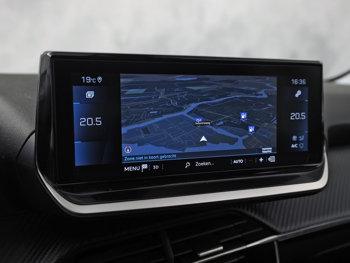 Peugeot 208 1.2 PureTech Allure Pack Automaat (VIRTUAL COCKPIT, BLACK PACK, APPLE CARPLAY, GROOT NAVI, 360 CAMERA, SPORTSTOELEN, GETINT GLAS, LM VELGEN, NIEUWSTAAT)