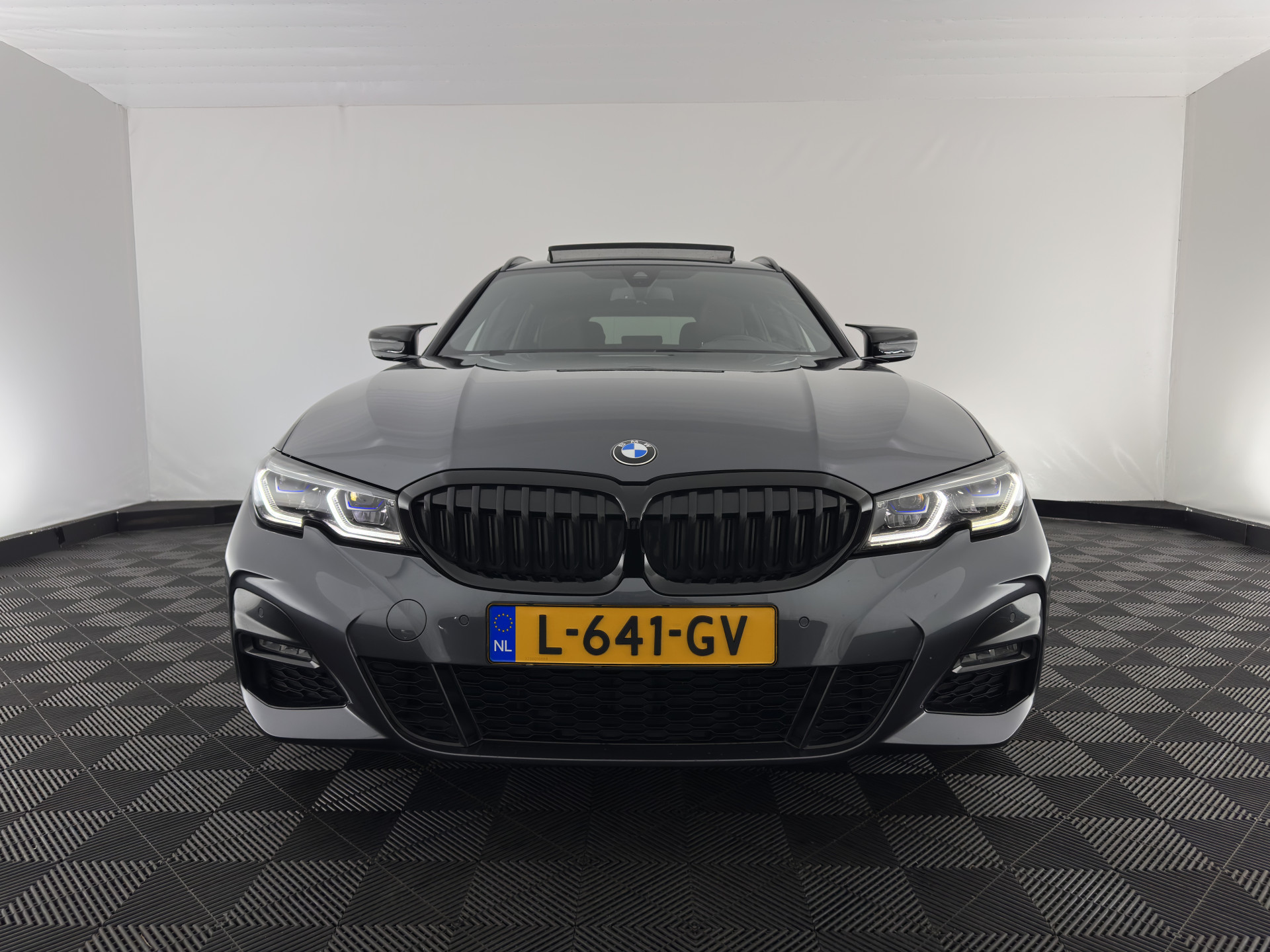 BMW 3-serie Touring 320e M-Sportpack Business Edition Plus (Plug-In) (INCL-BTW) *PANO | LASER-LED | LEATHER | HEATED-SPORTSEATS | HARMAN/KARDON | VIRTUAL-COCKPIT | AMBIENT-LIGHT | NAVI-FULLMAP | DAB+ | 18''ALU*
