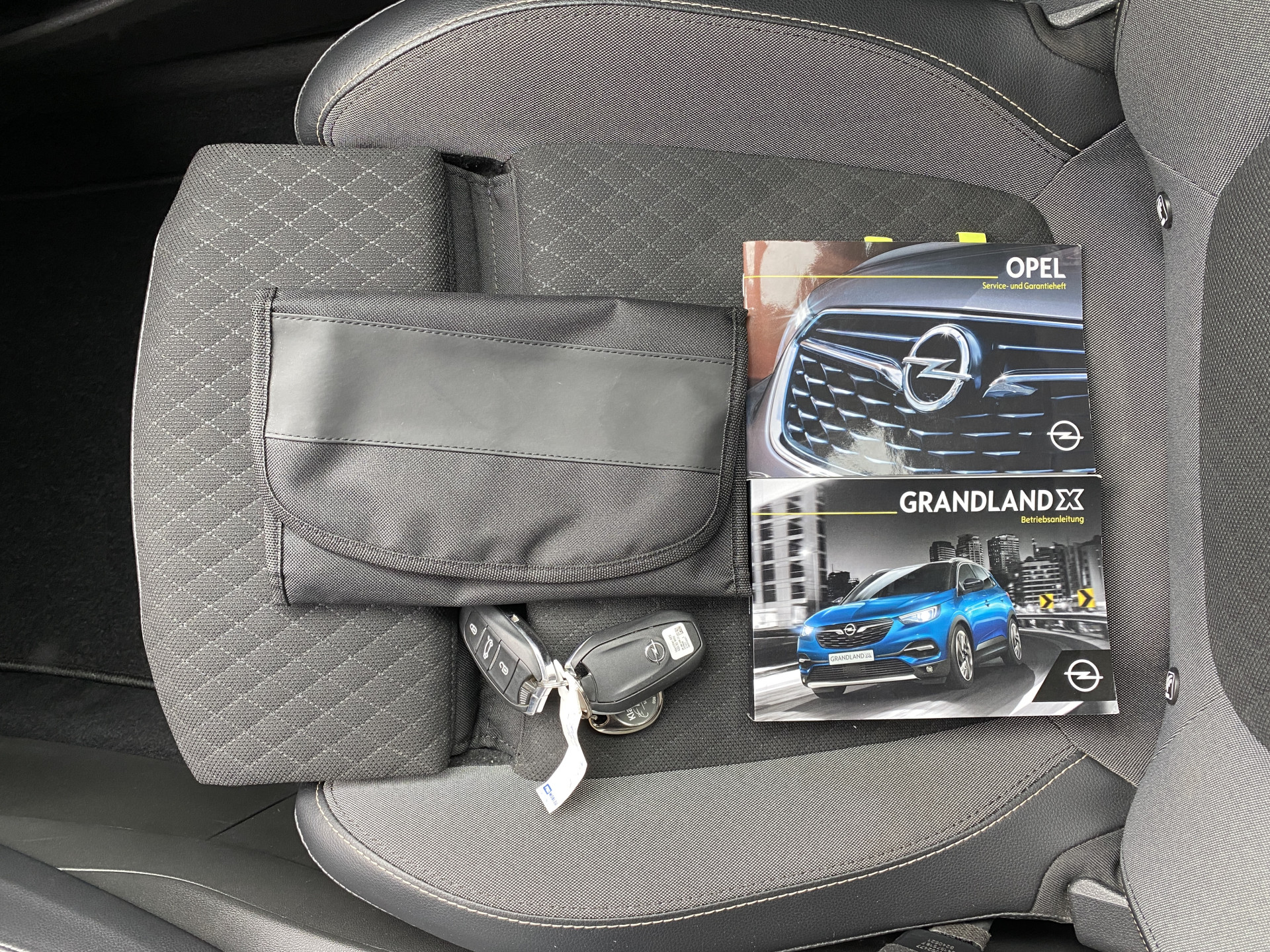 Opel Grandland X 1.2 Turbo Ultimate 130 pk AUT. | dealer onderhouden | navigatie | 360 camera | elektr. a. klep | stoel-stuurverw.