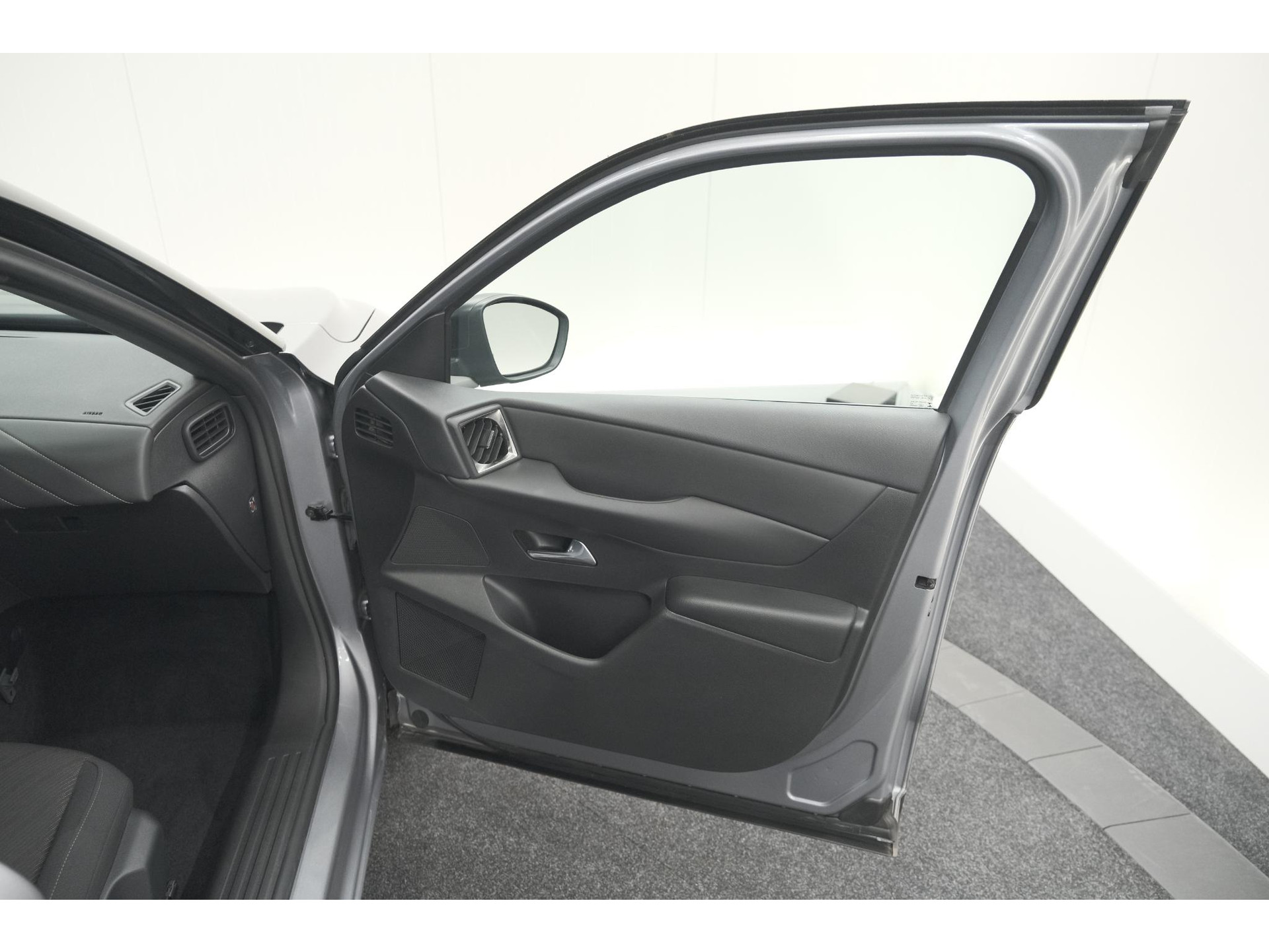 DS 3 Crossback PureTech 100 Montmartre | Parkeersensoren | Apple Carplay | Allseason Banden | Navigatie | Climate Control