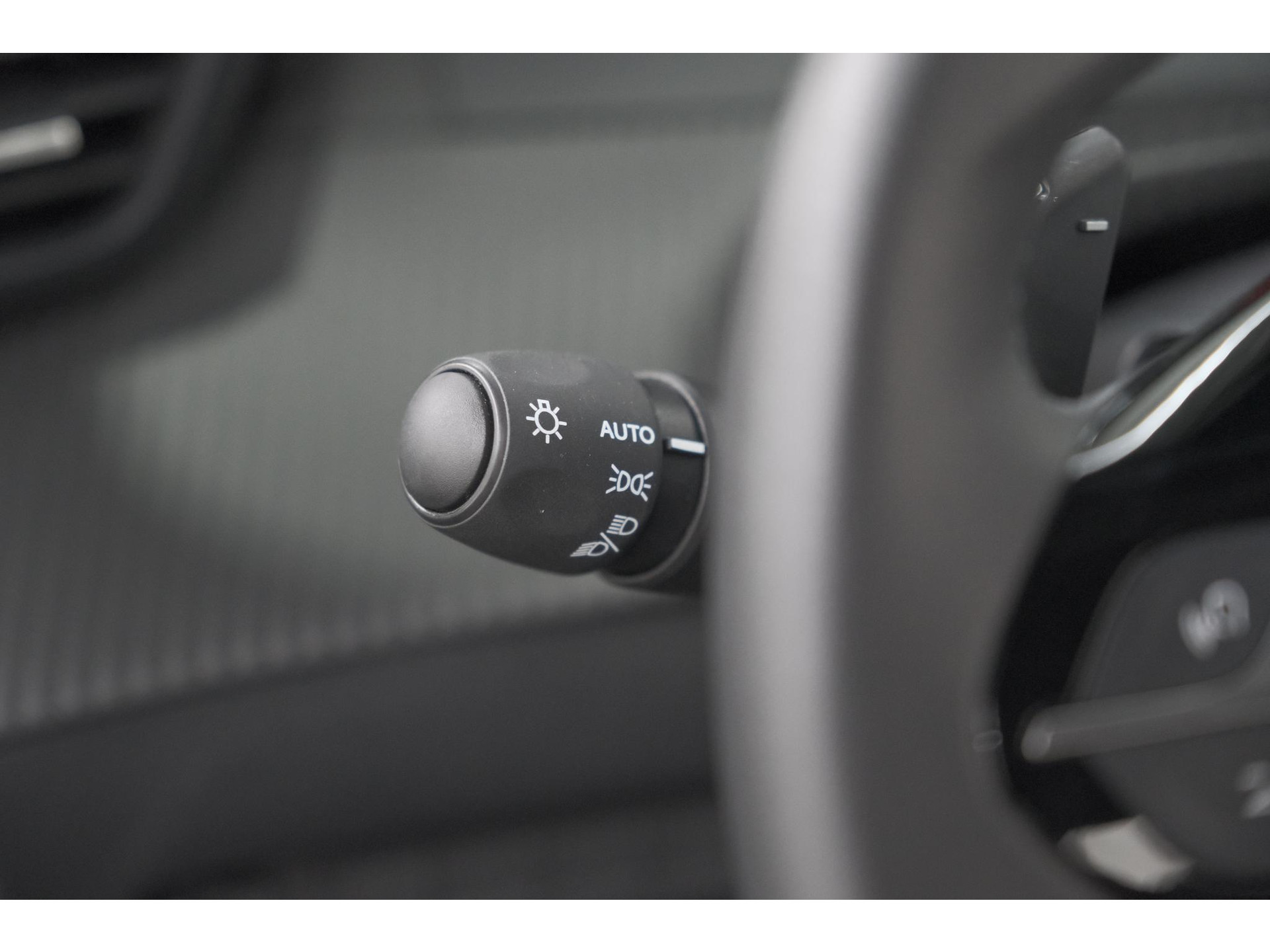 Peugeot 2008 Hybrid 136 e-DCS6 Style | Apple Carplay | Parkeersensoren | Climate control