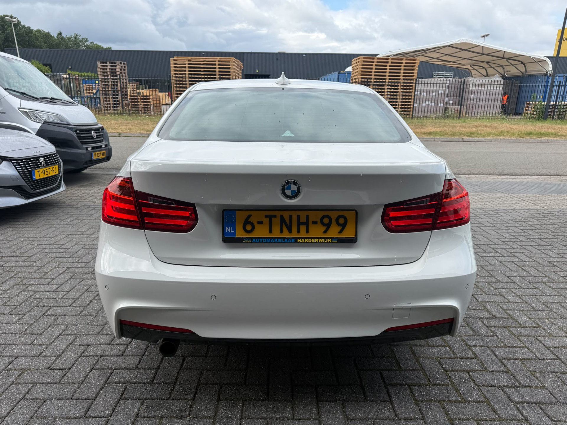 BMW 3-serie 316i M Sport Edition | NIEUWE APK | 3/6 of 12 MND GARANTIE | SCHUIF DAK | NAVI |