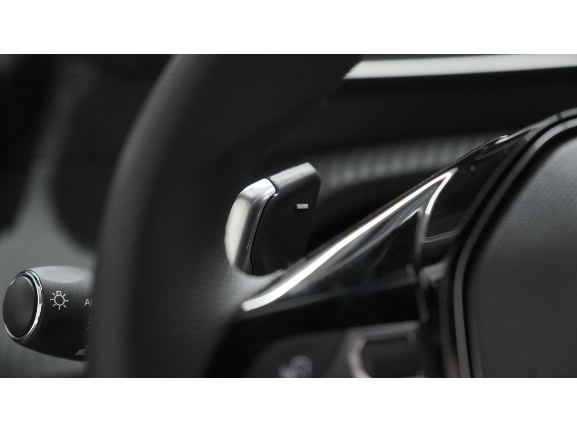 Peugeot 2008 PureTech 130 EAT8 GT | 360 Camera | Adaptieve Cruise Control | Dodehoekdetectie | Apple Carplay
