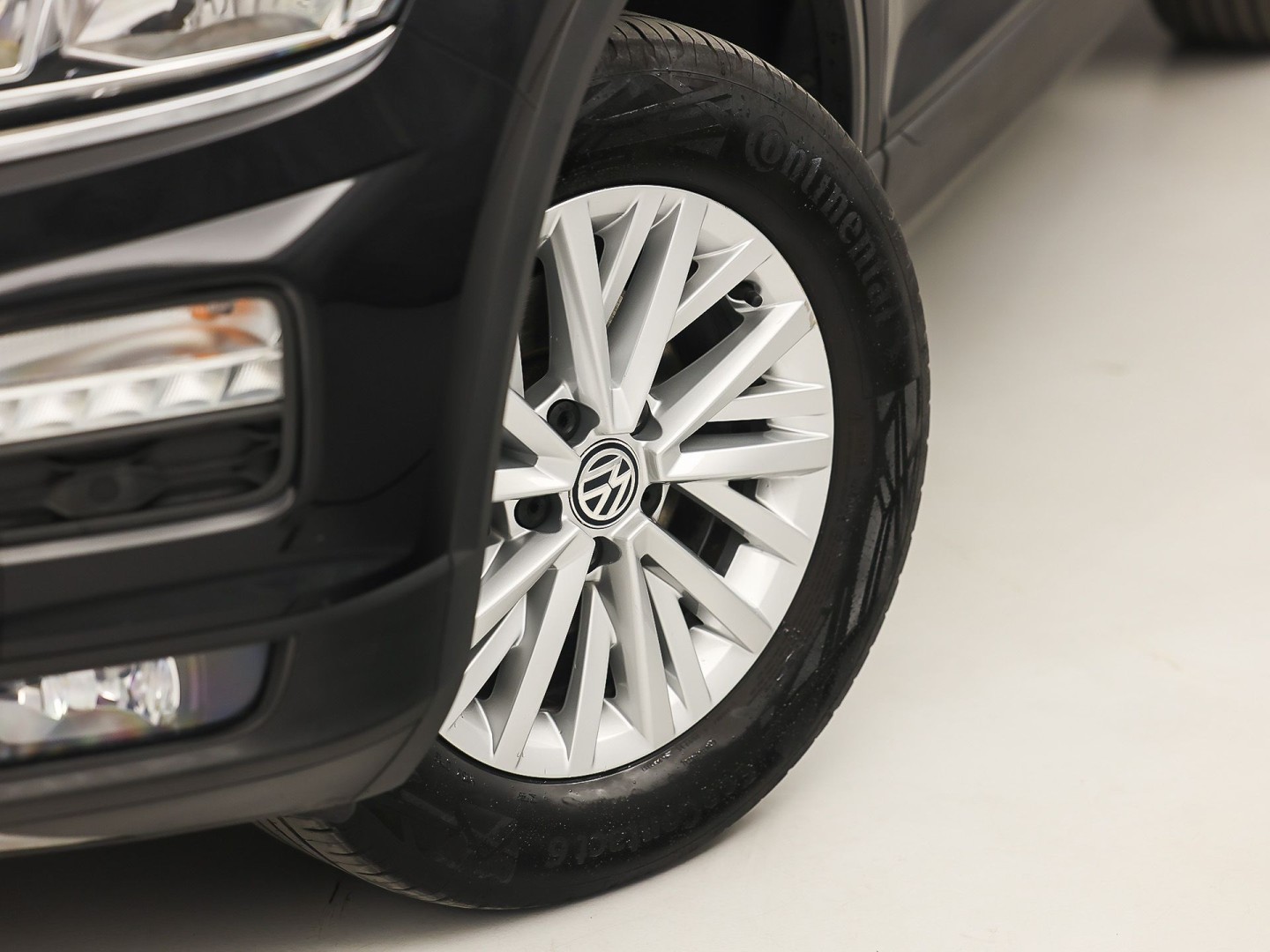 Volkswagen T-Roc 1.0 TSI Sport (APPLE CARPLAY, GROOT NAVI, CLIMATE, STOELVERWARMING, TREKHAAK, SPORTSTOELEN, PARKEERSENSOREN, ADAPTIVE CRUISE, NIEUWSTAAT)